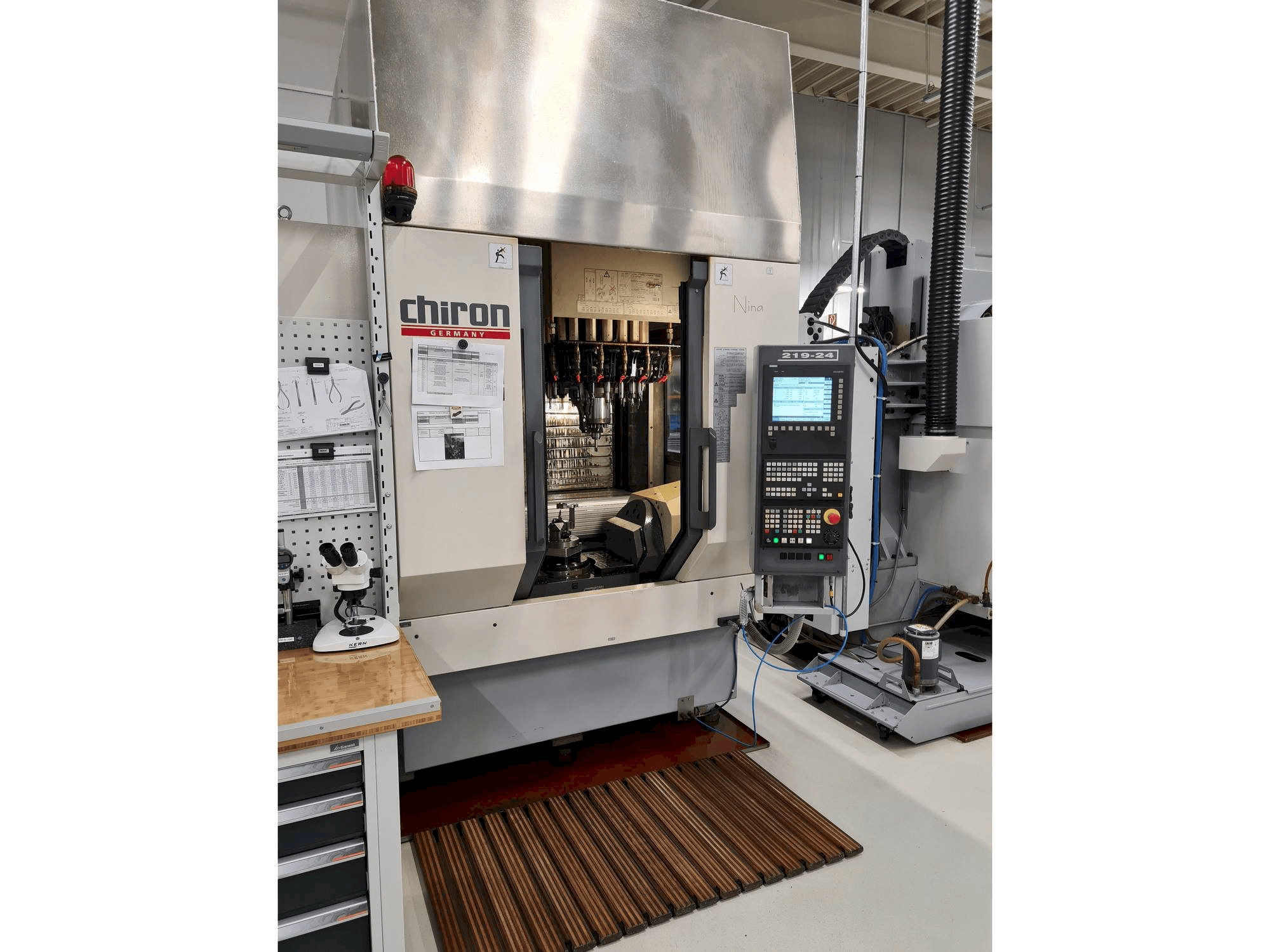 Вид станка CHIRON FZ 15 S спереди