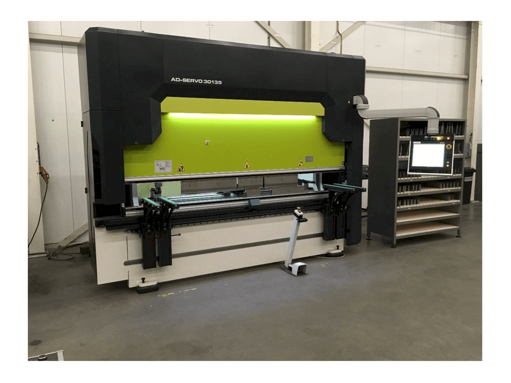 Вид станка Durma AD-S 30135 Servo спереди