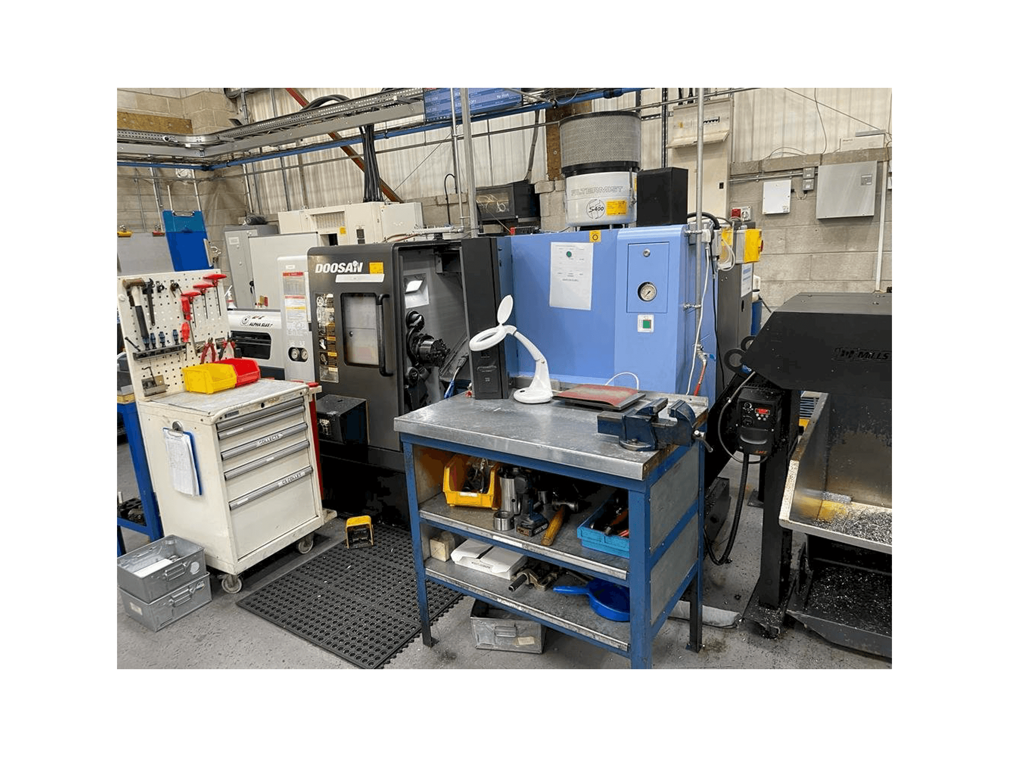 Вид станка Doosan Lynx 220 LMA спереди