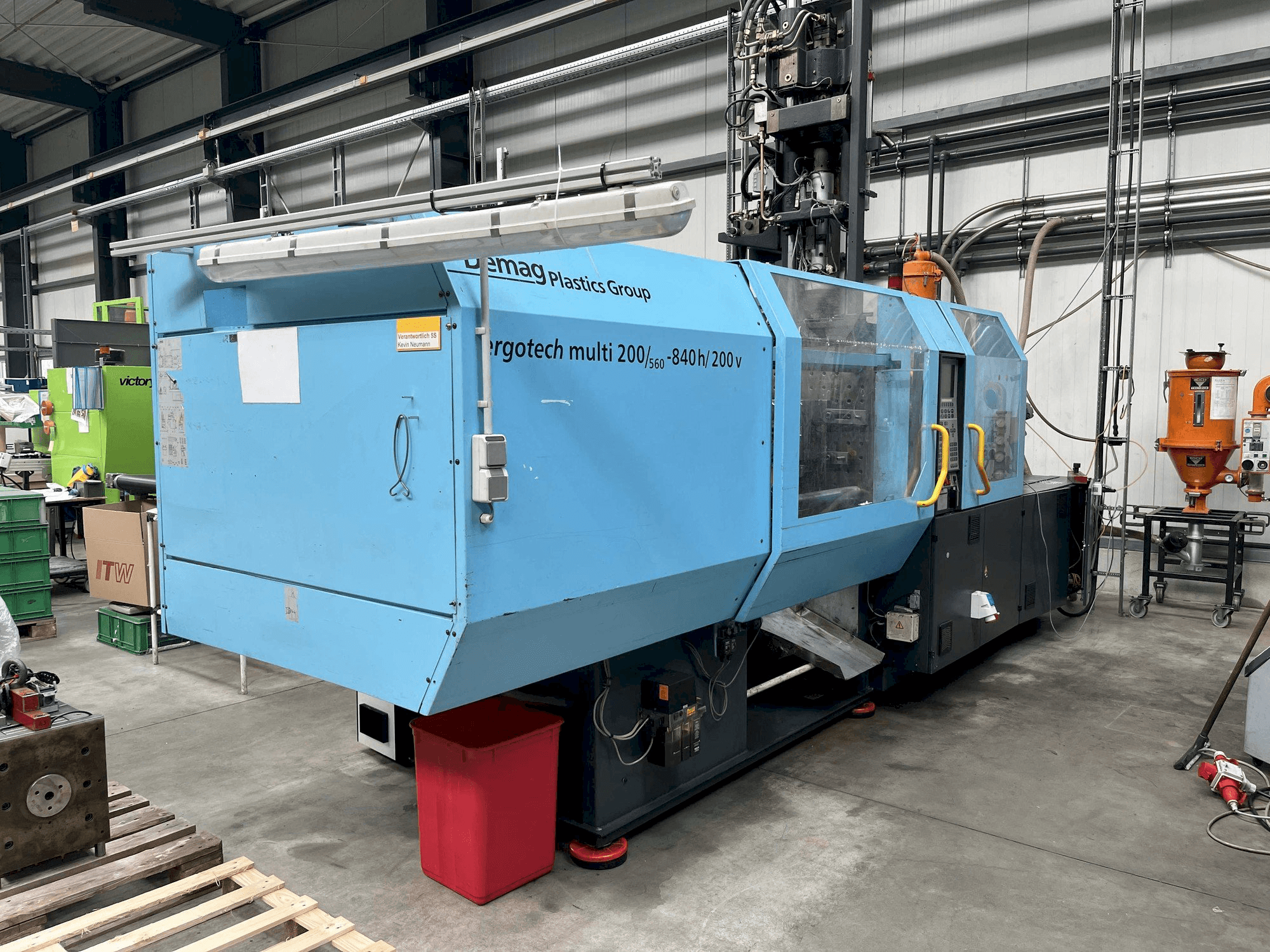 Вид станка DEMAG Ergotech multi 200/560 - 840h/200V спереди