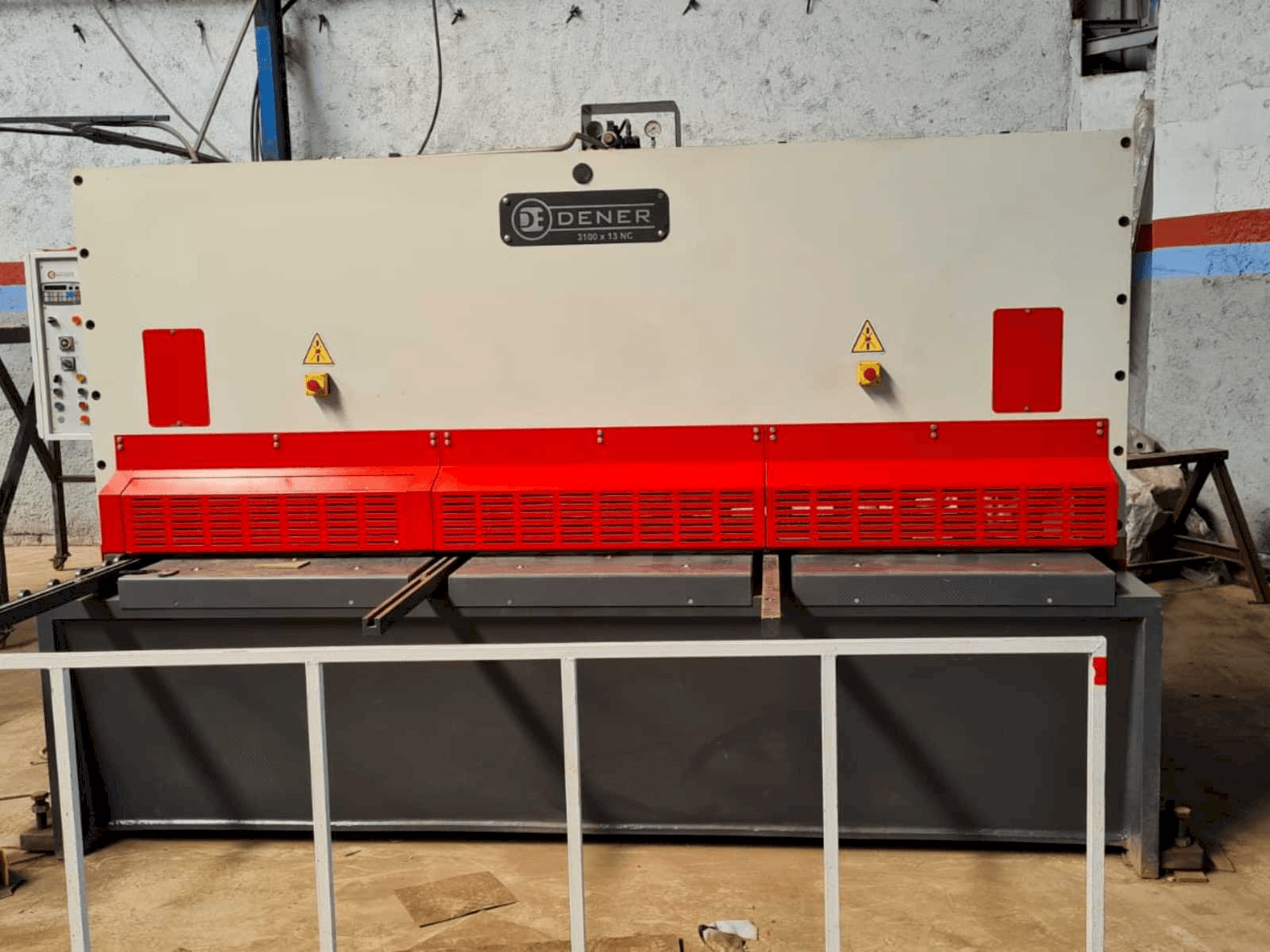 Вид станка DENER BS 3013 спереди