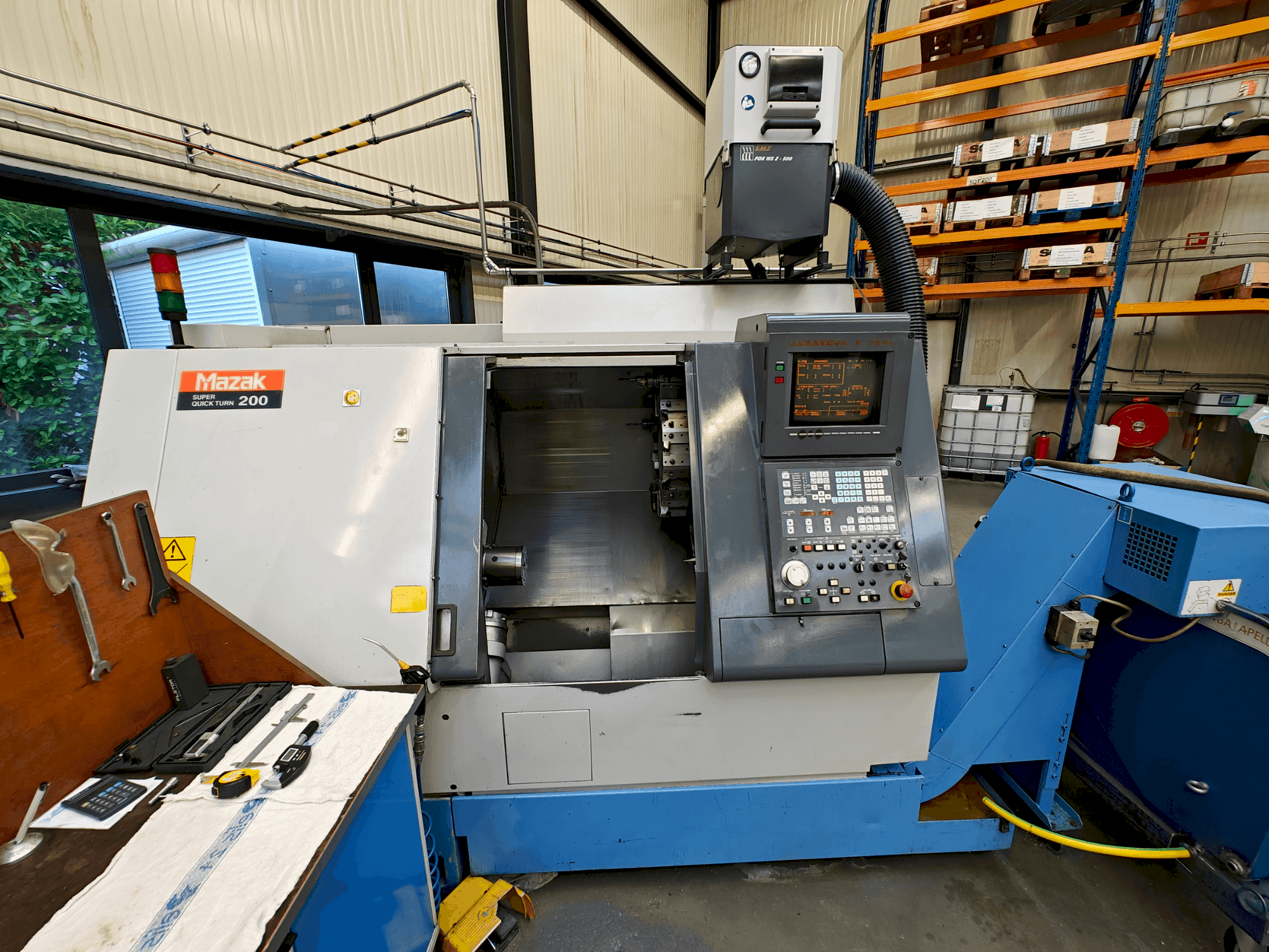 Вид станка Mazak SQT-200 спереди