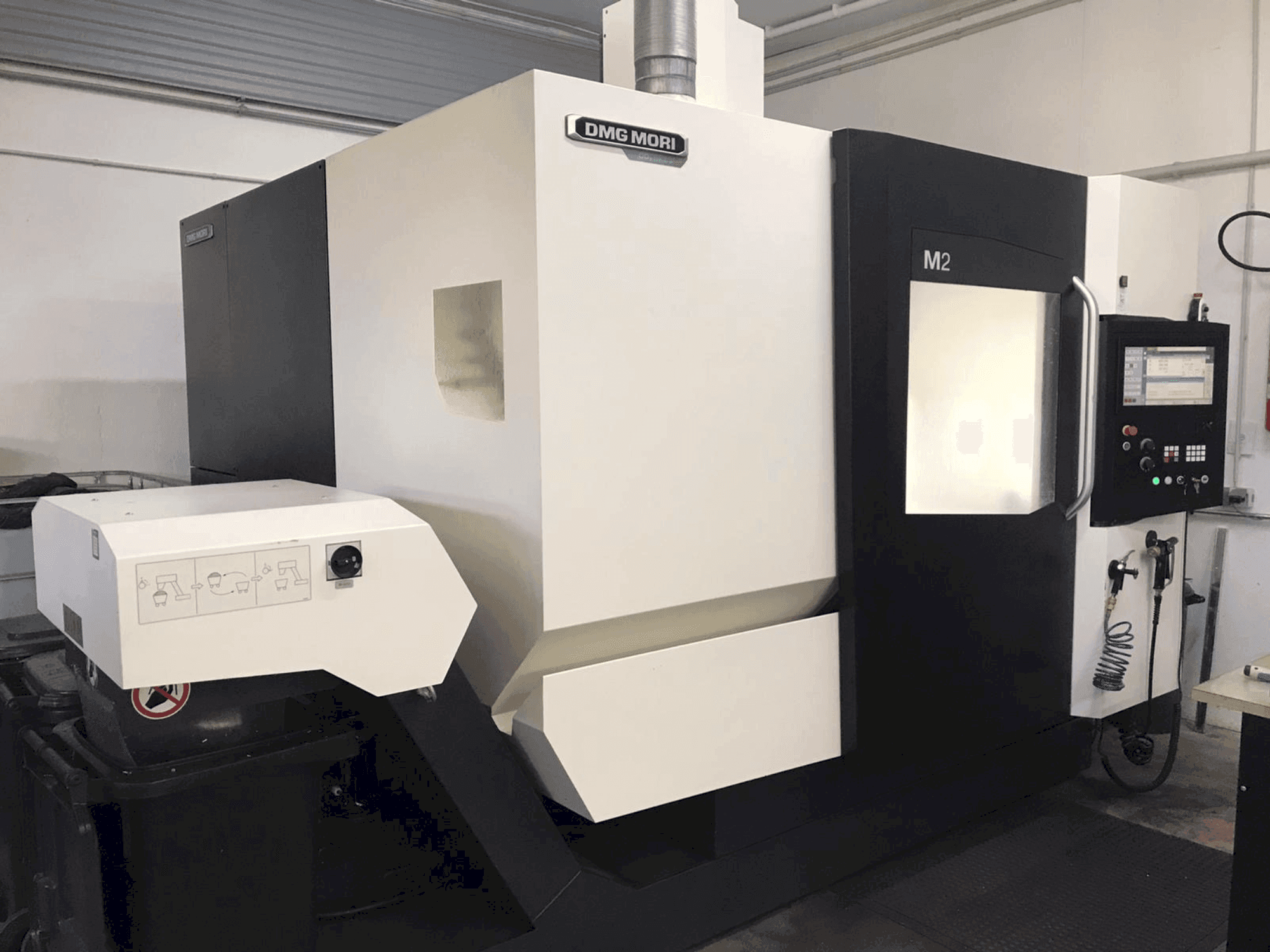Вид станка DMG MORI M2 спереди