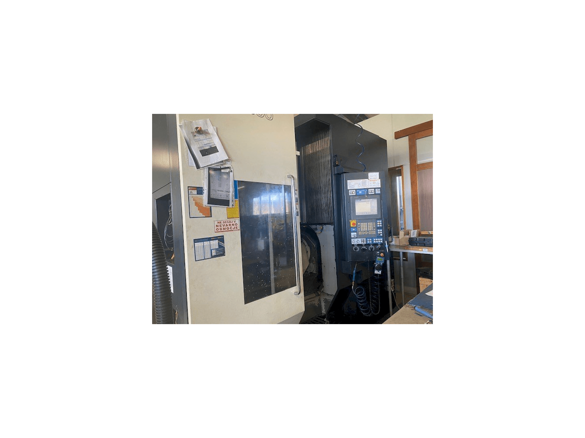 Вид станка Makino D500 спереди