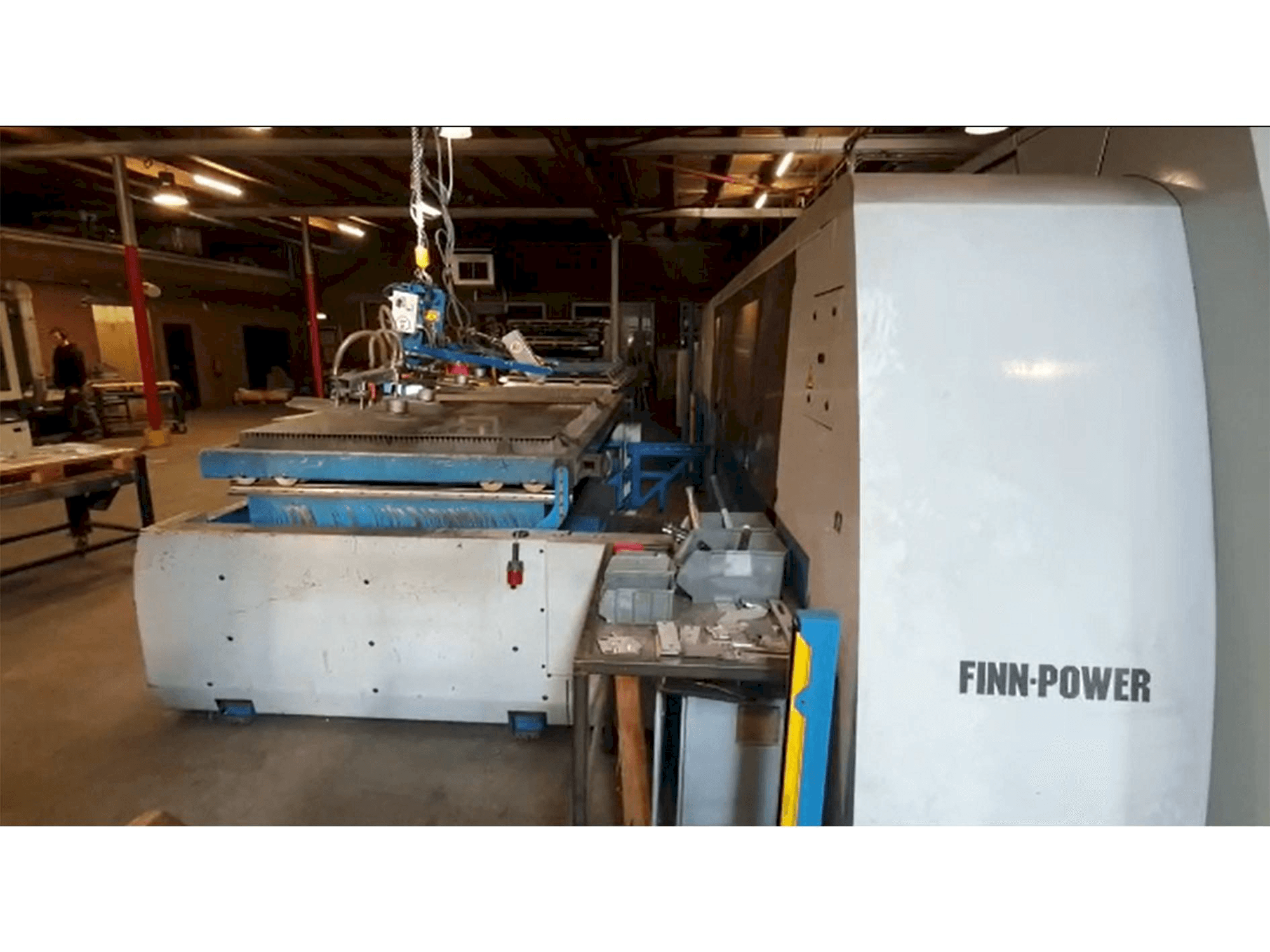 Вид станка Finn-Power L6 4kW CO2 спереди