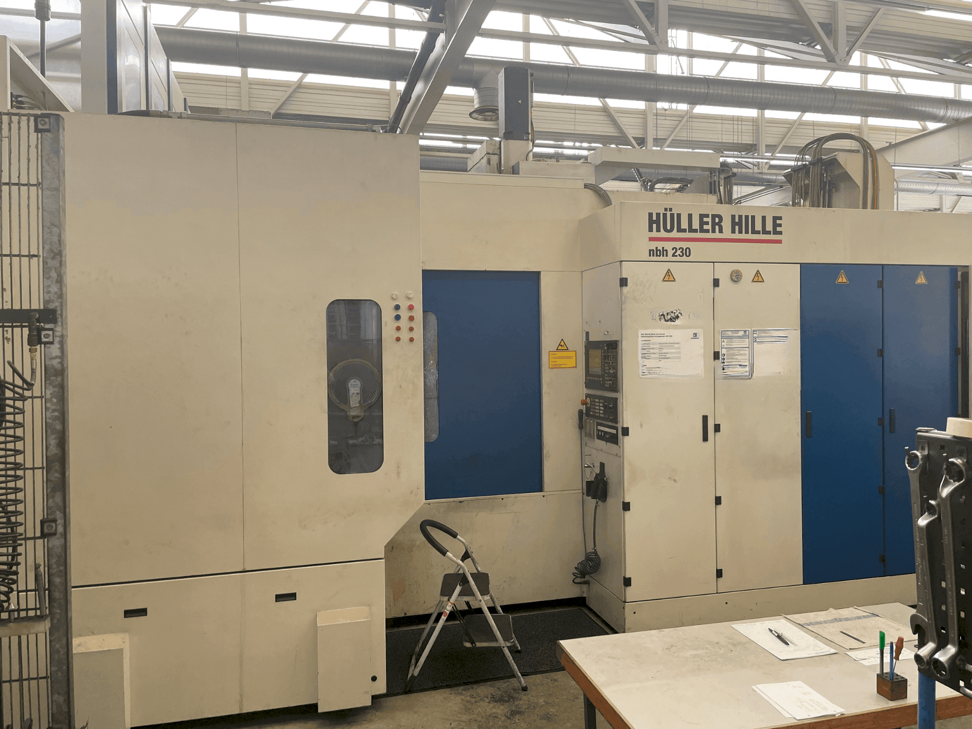 Вид станка HULLER HILLE NBH 230 спереди