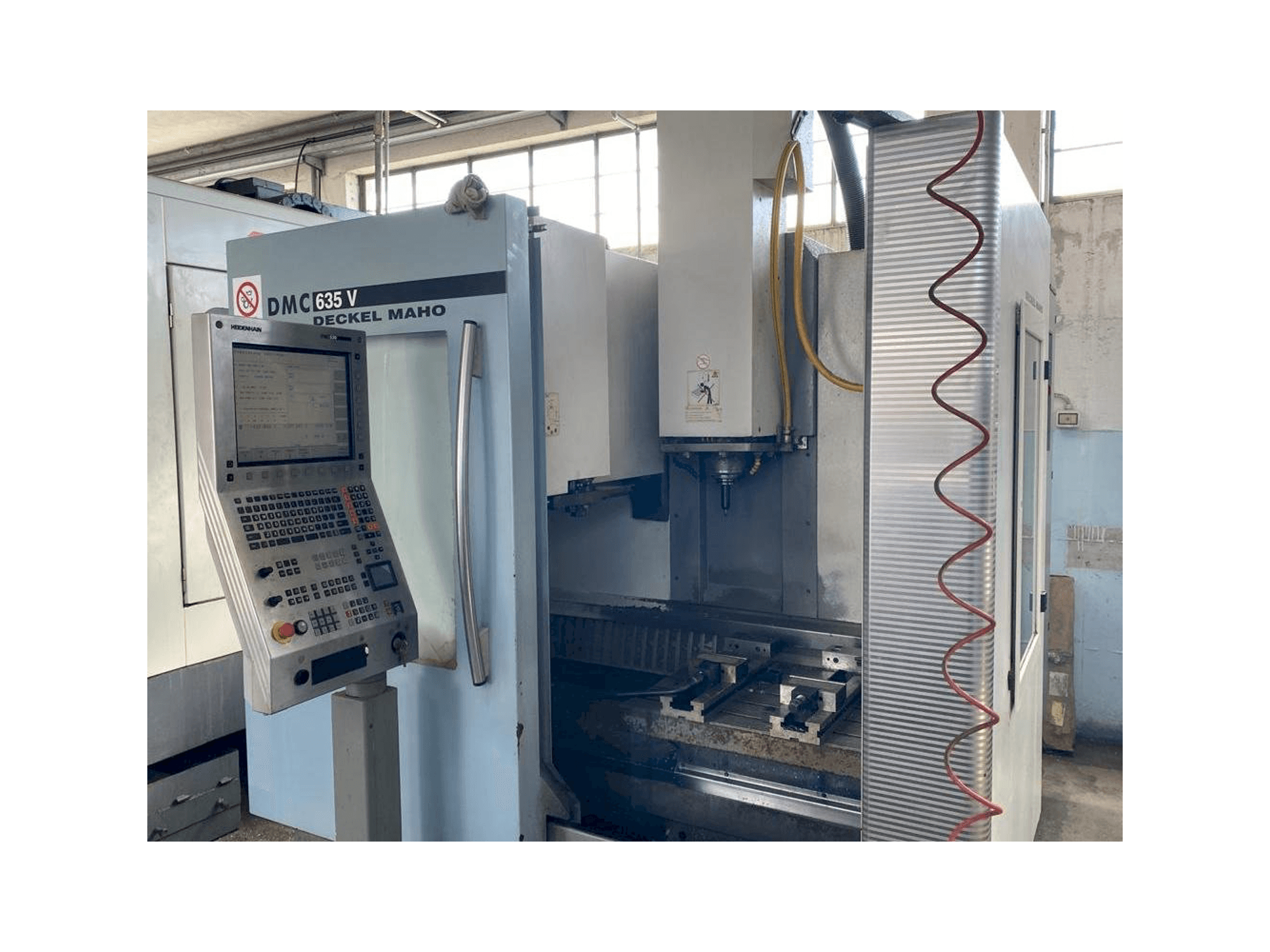 Вид станка DECKEL MAHO DMC 635V спереди