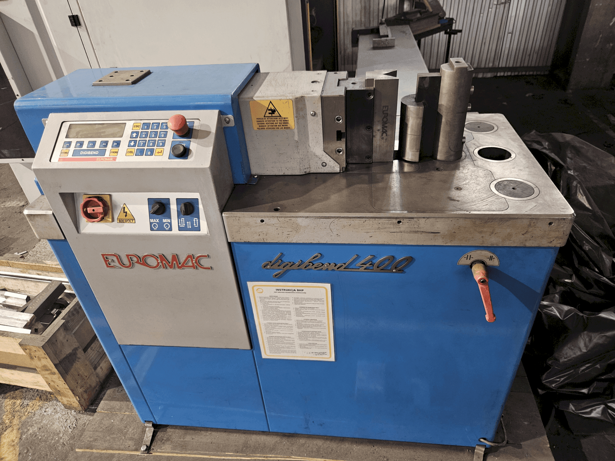 Вид станка Euromac DIGIBEND 400 CNC спереди