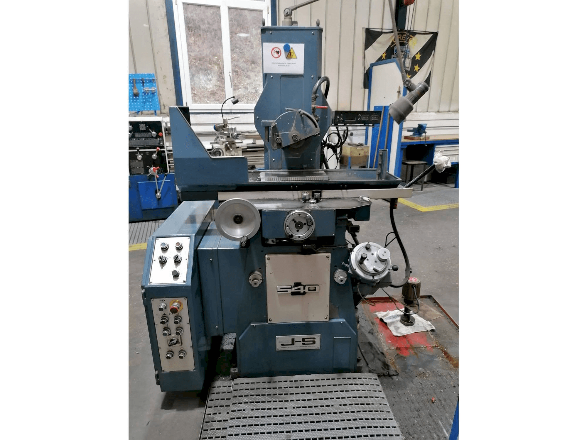 Вид станка Jones & Shipman 540 спереди