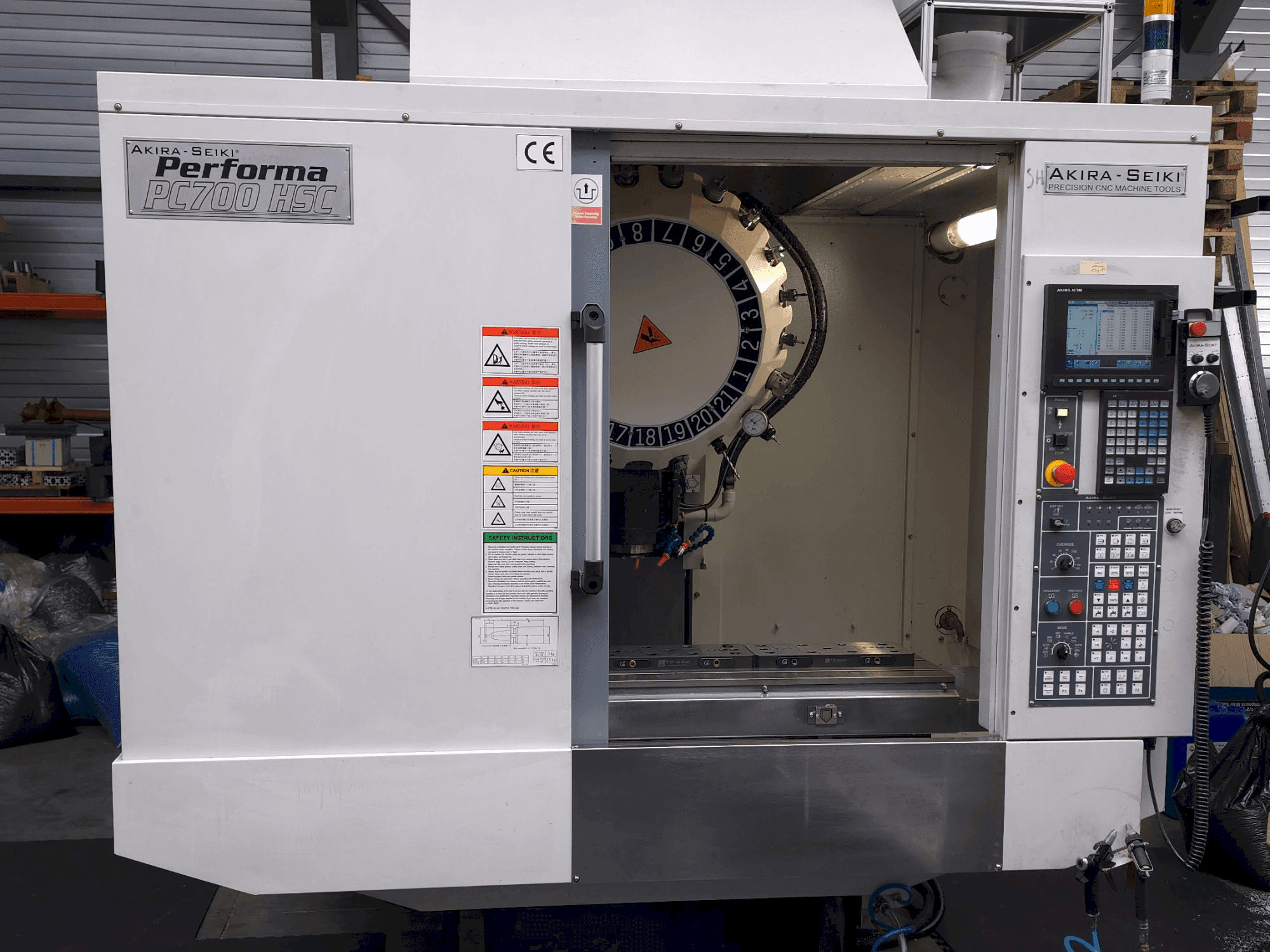 Вид станка Akira Seiki PC700HSC спереди