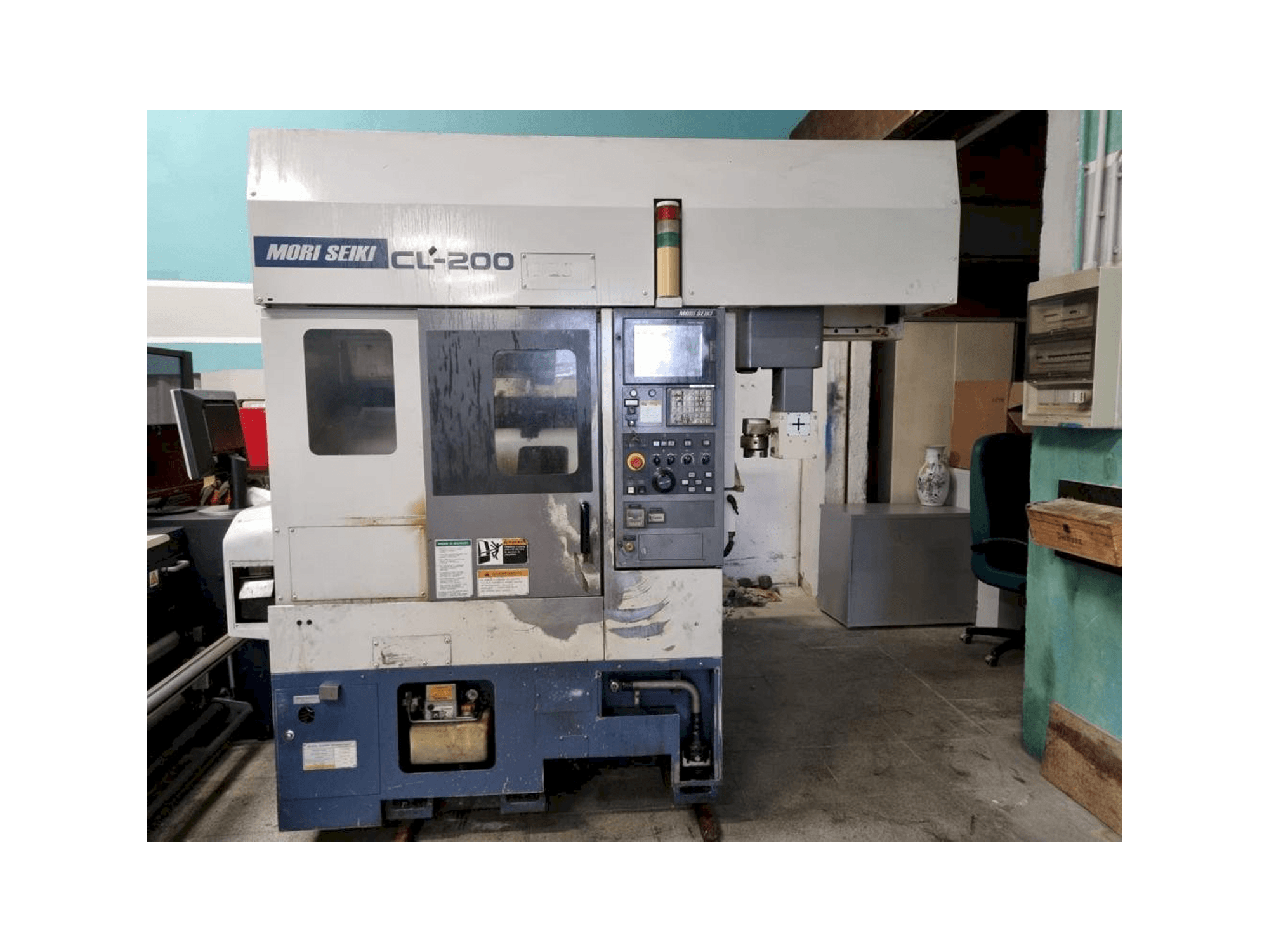 Вид станка MORI SEIKI CL-200 спереди