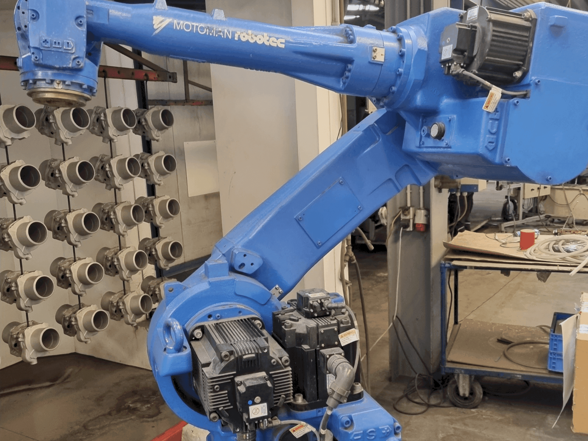 Вид станка MOTOMAN UP50N спереди