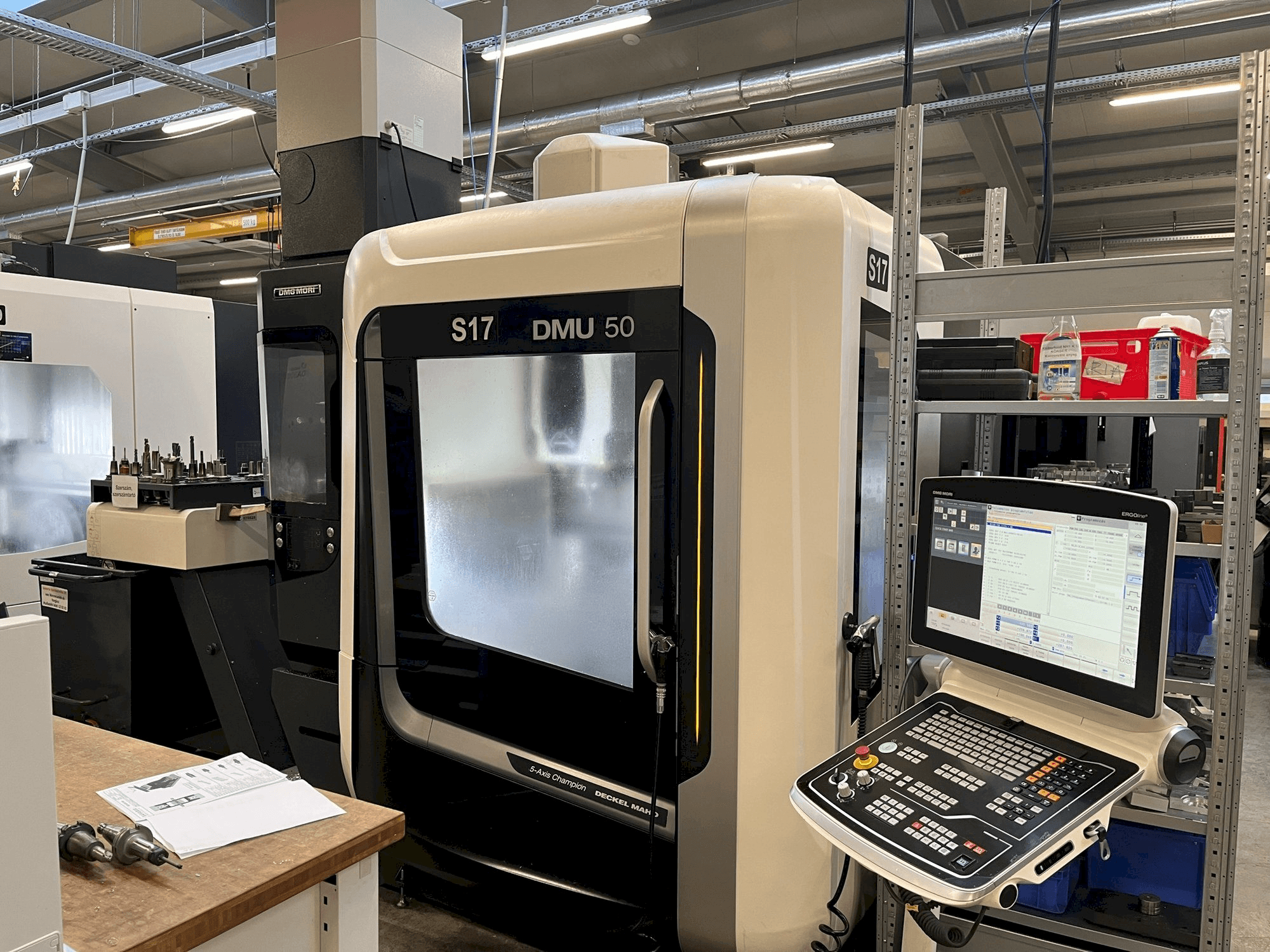 Вид станка DMG MORI DMU 50 спереди