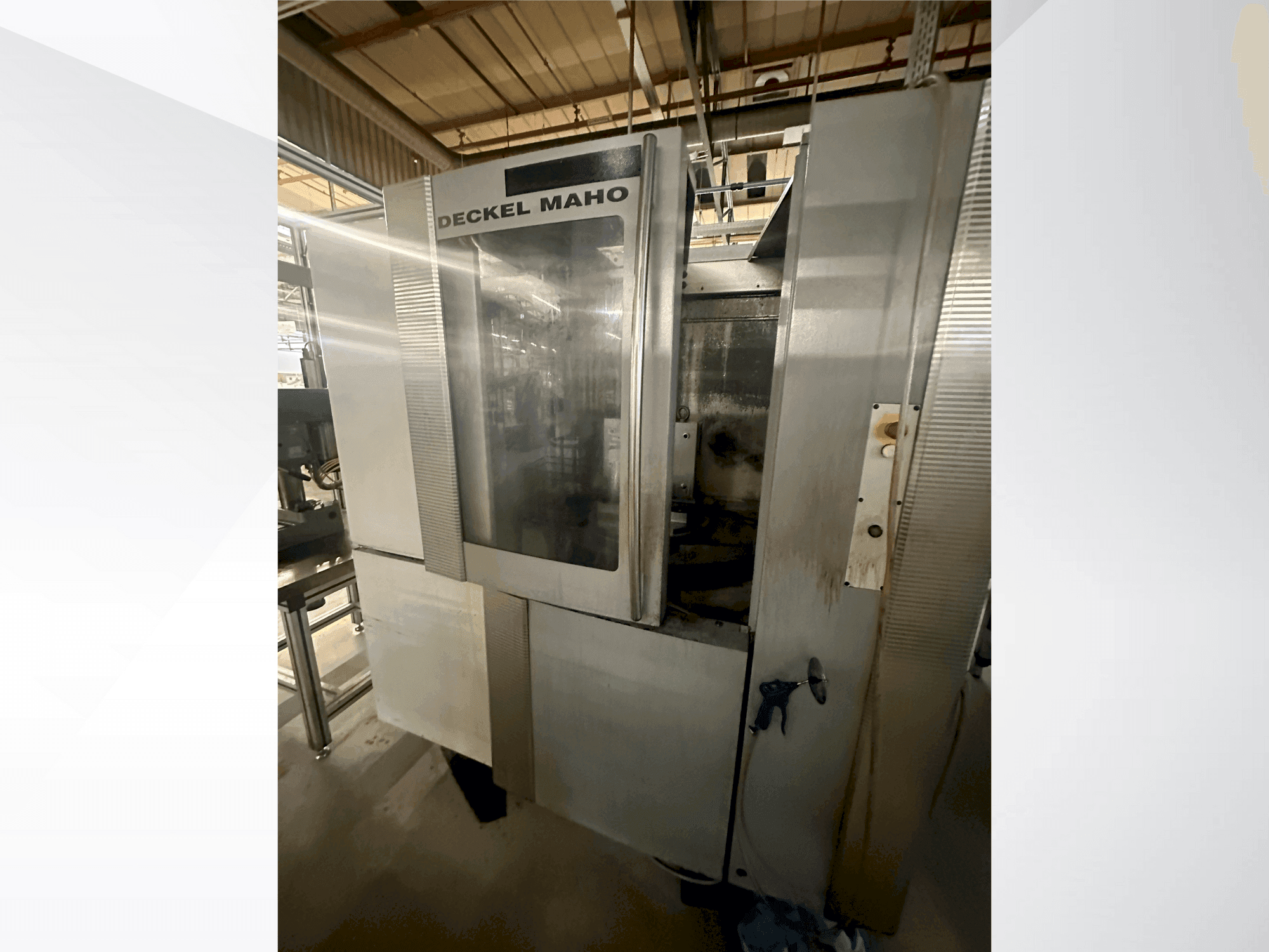 Вид станка DECKEL MAHO DMC 50H спереди