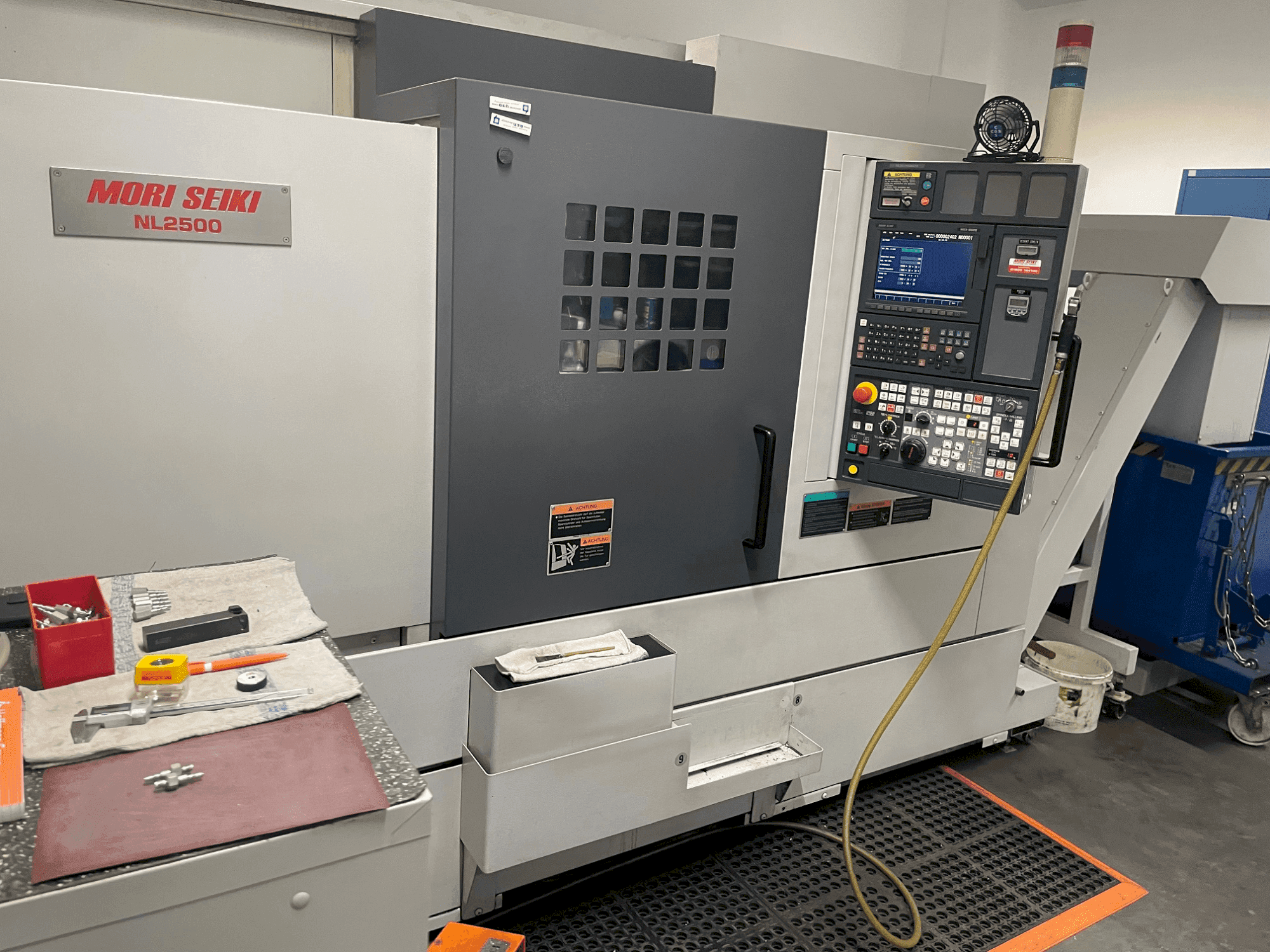 Вид станка MORI SEIKI NL2500Y/700 спереди