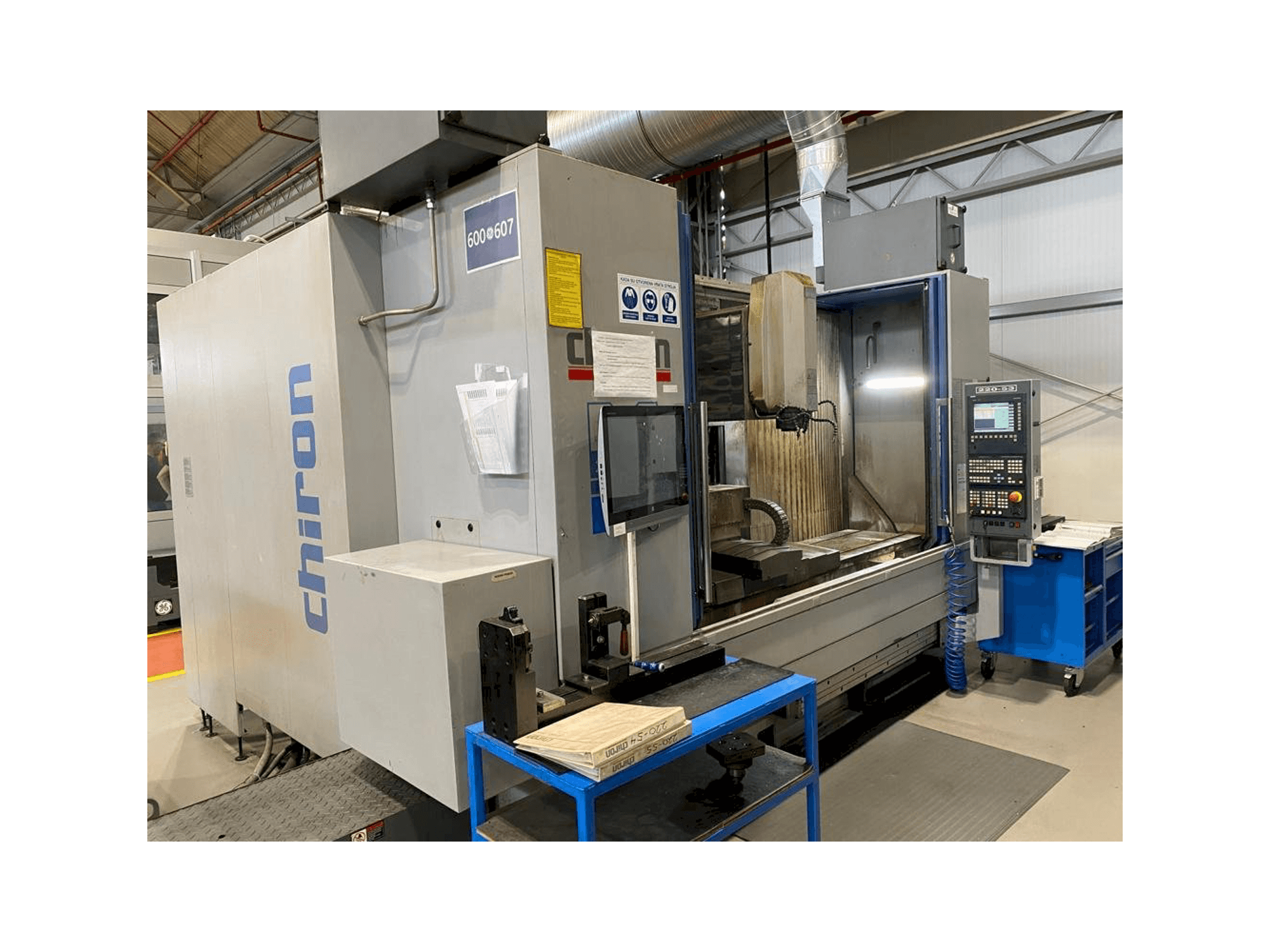 Вид станка CHIRON MILL 2000 спереди