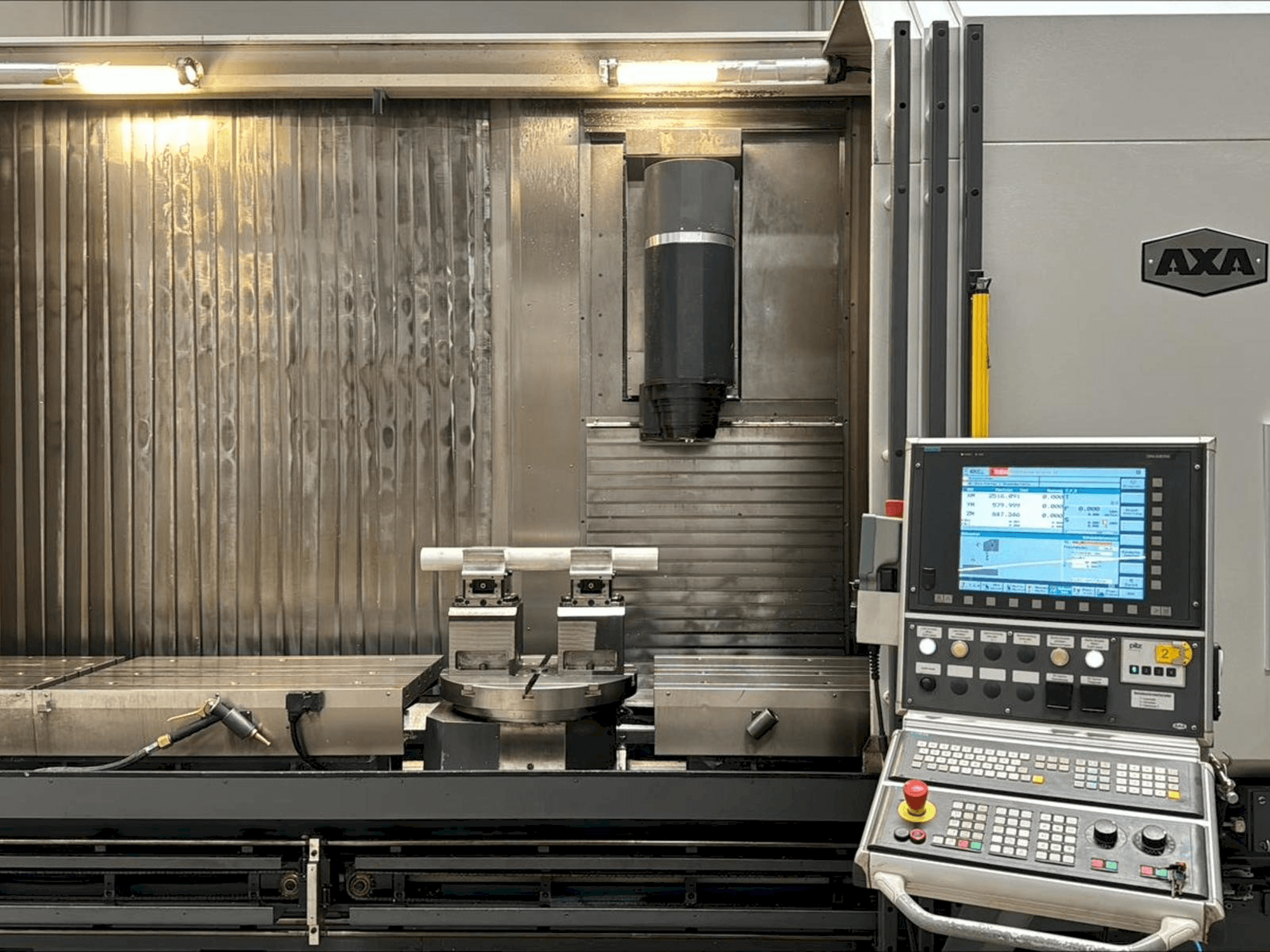 Вид станка AXA VHC-2 спереди