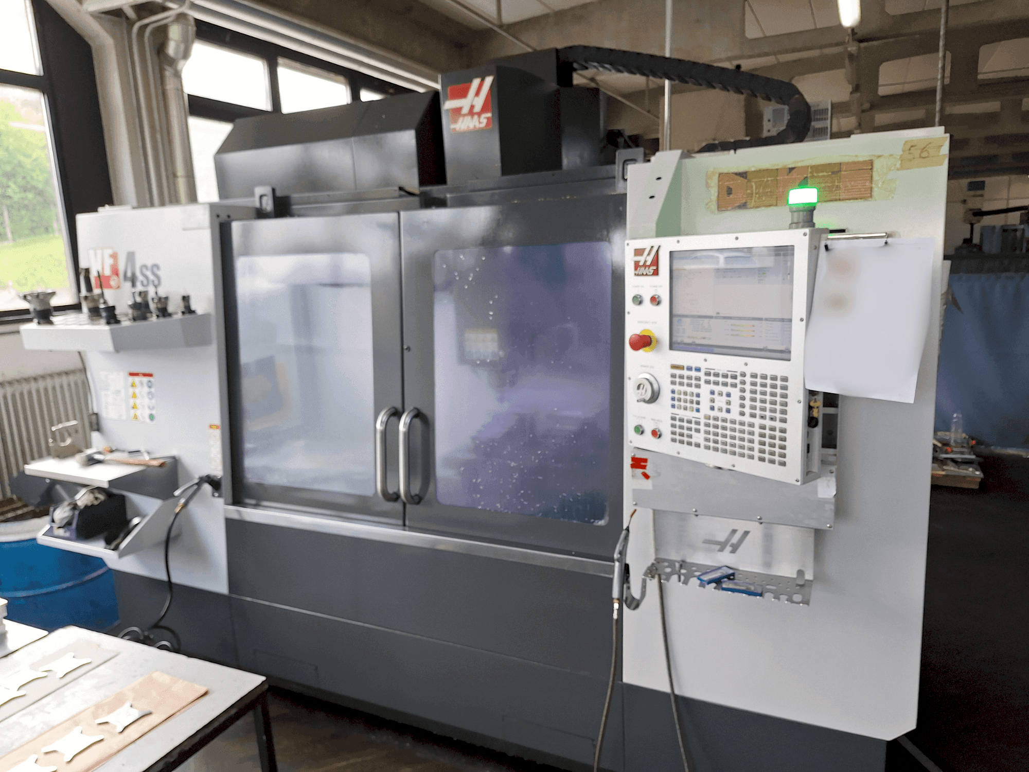 Вид станка HAAS VF-4SS спереди
