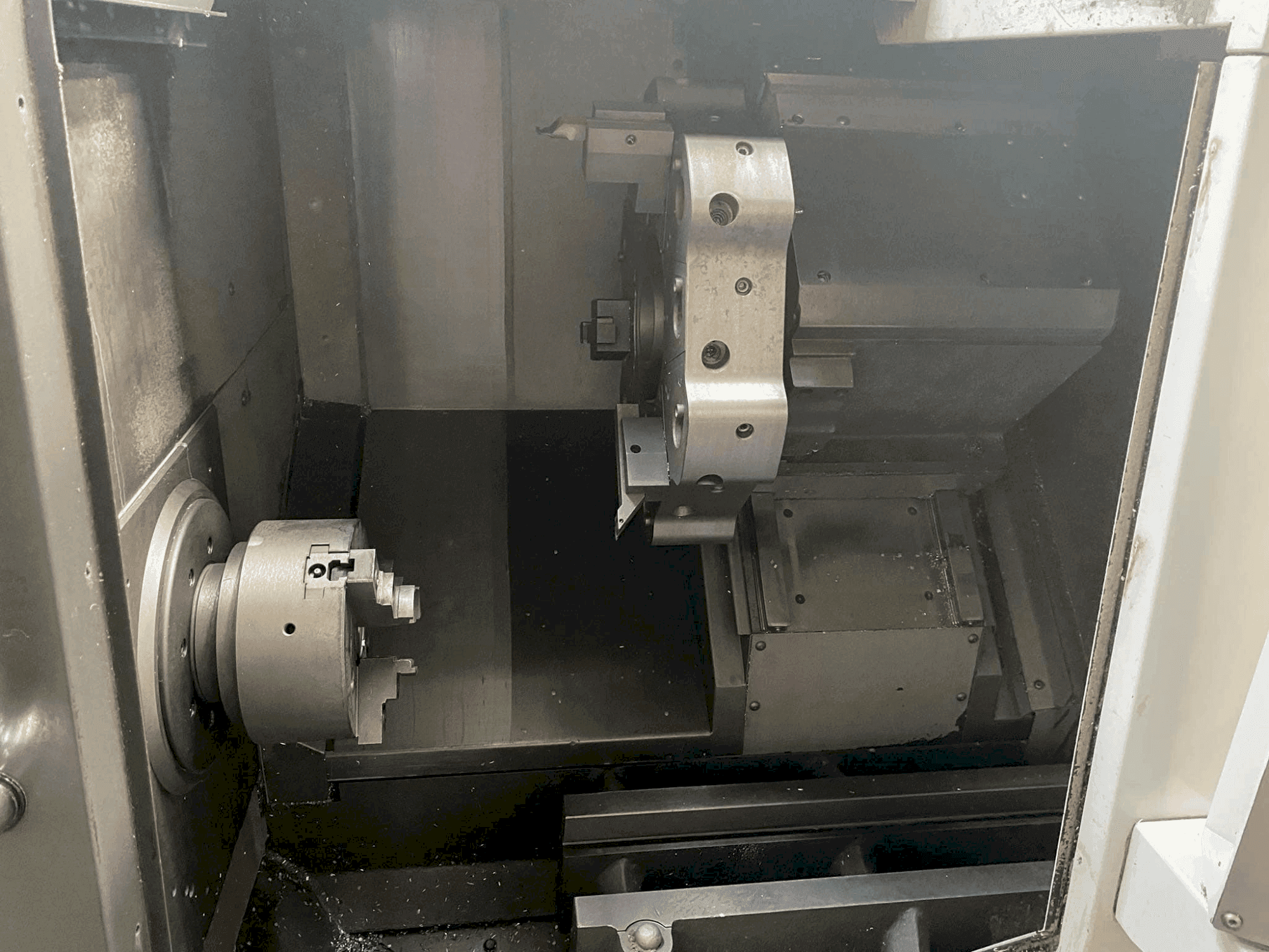Вид станка HAAS ST-10 спереди