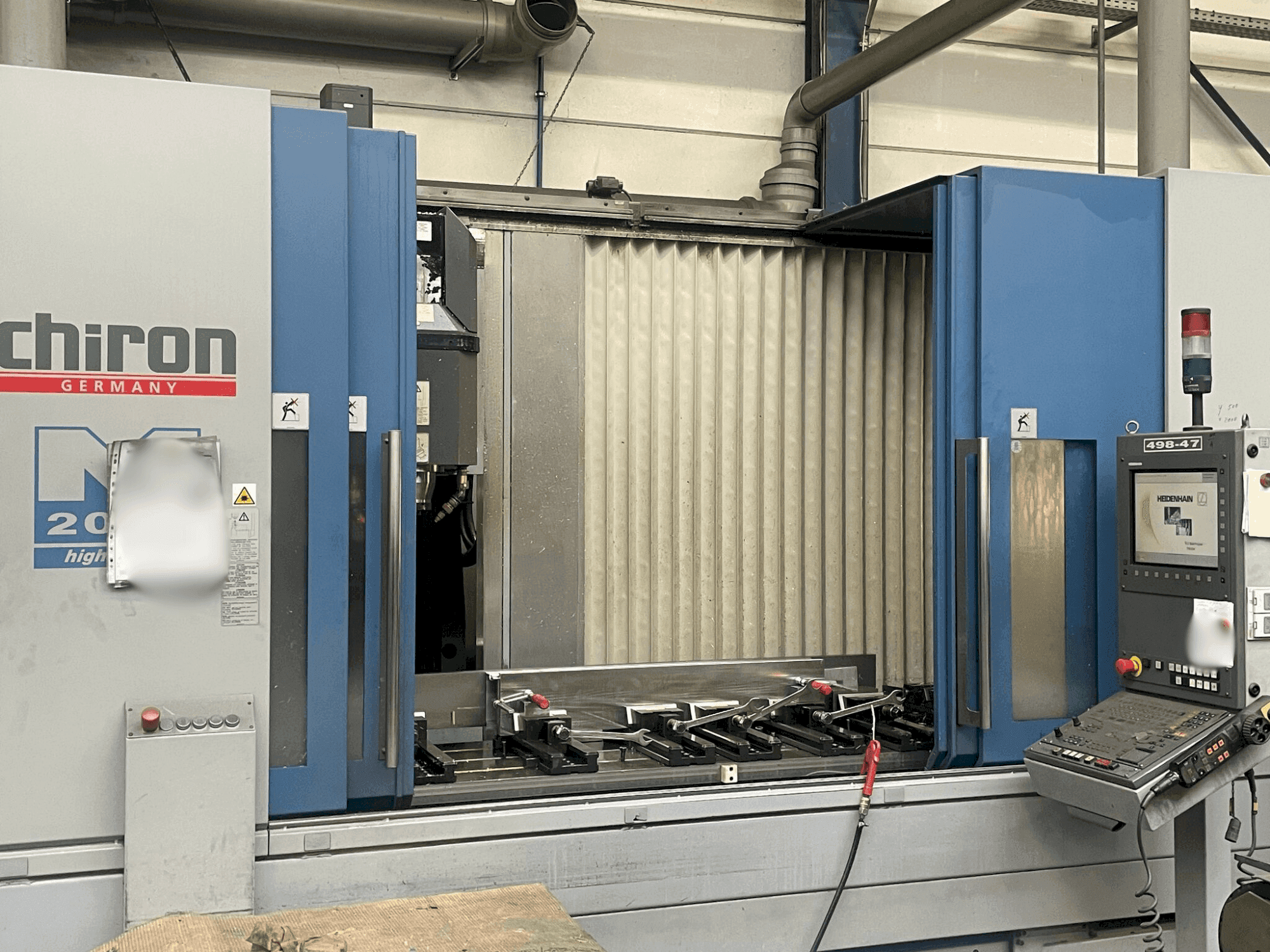 Вид станка CHIRON Mill 2000 спереди