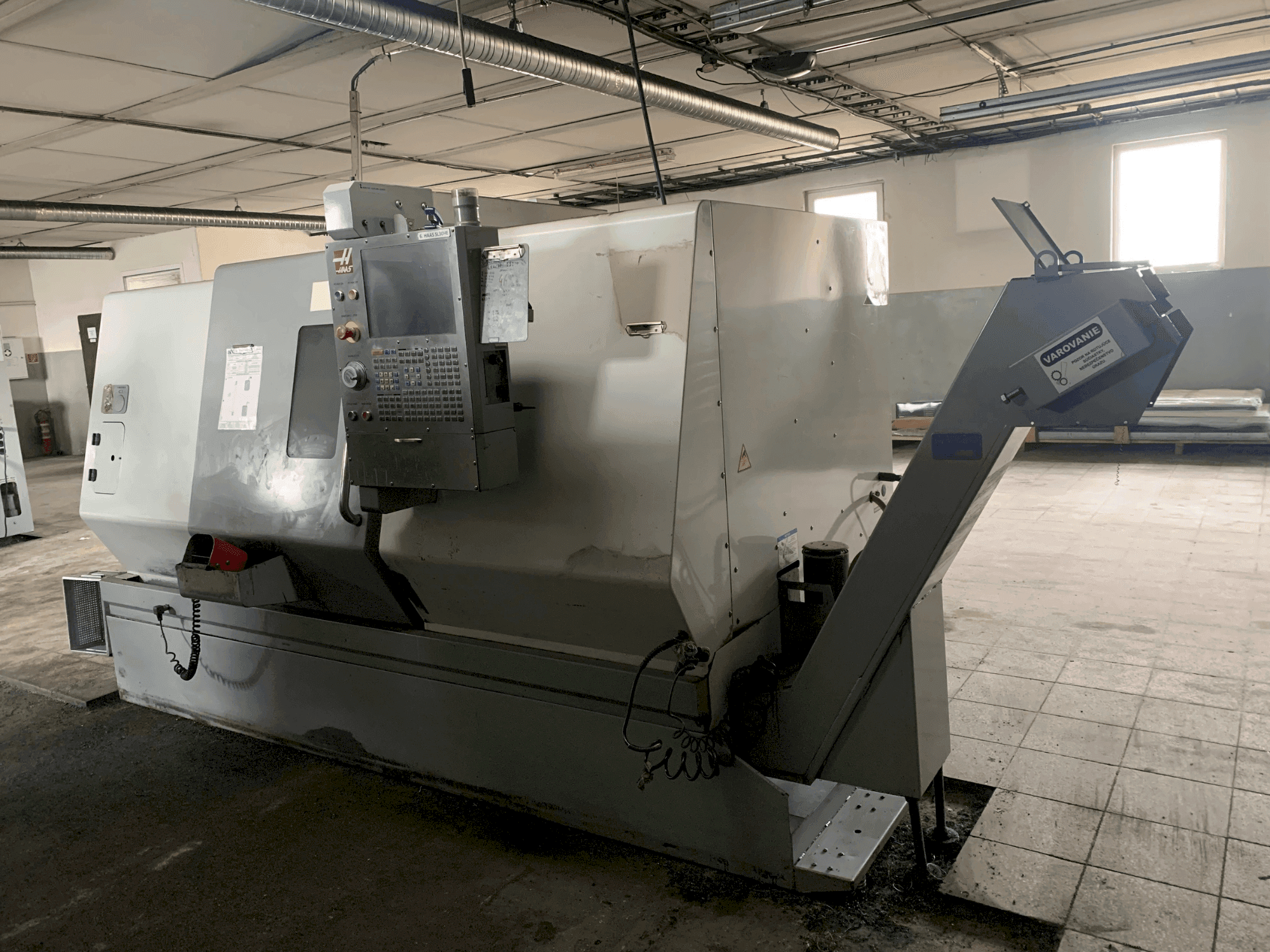 Вид станка HAAS HAAS SL-30HE спереди