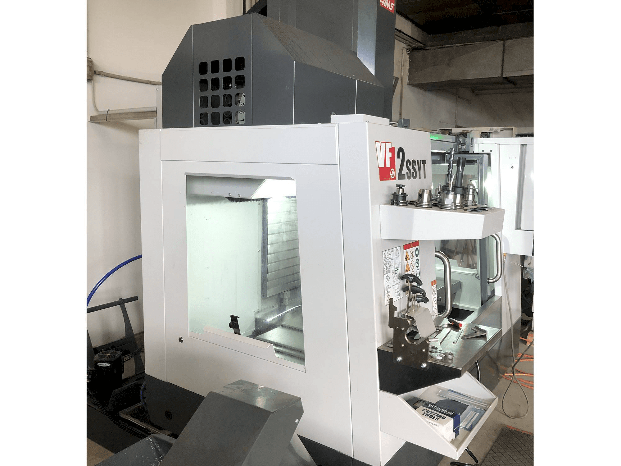 Вид станка HAAS VF-2SSYT спереди