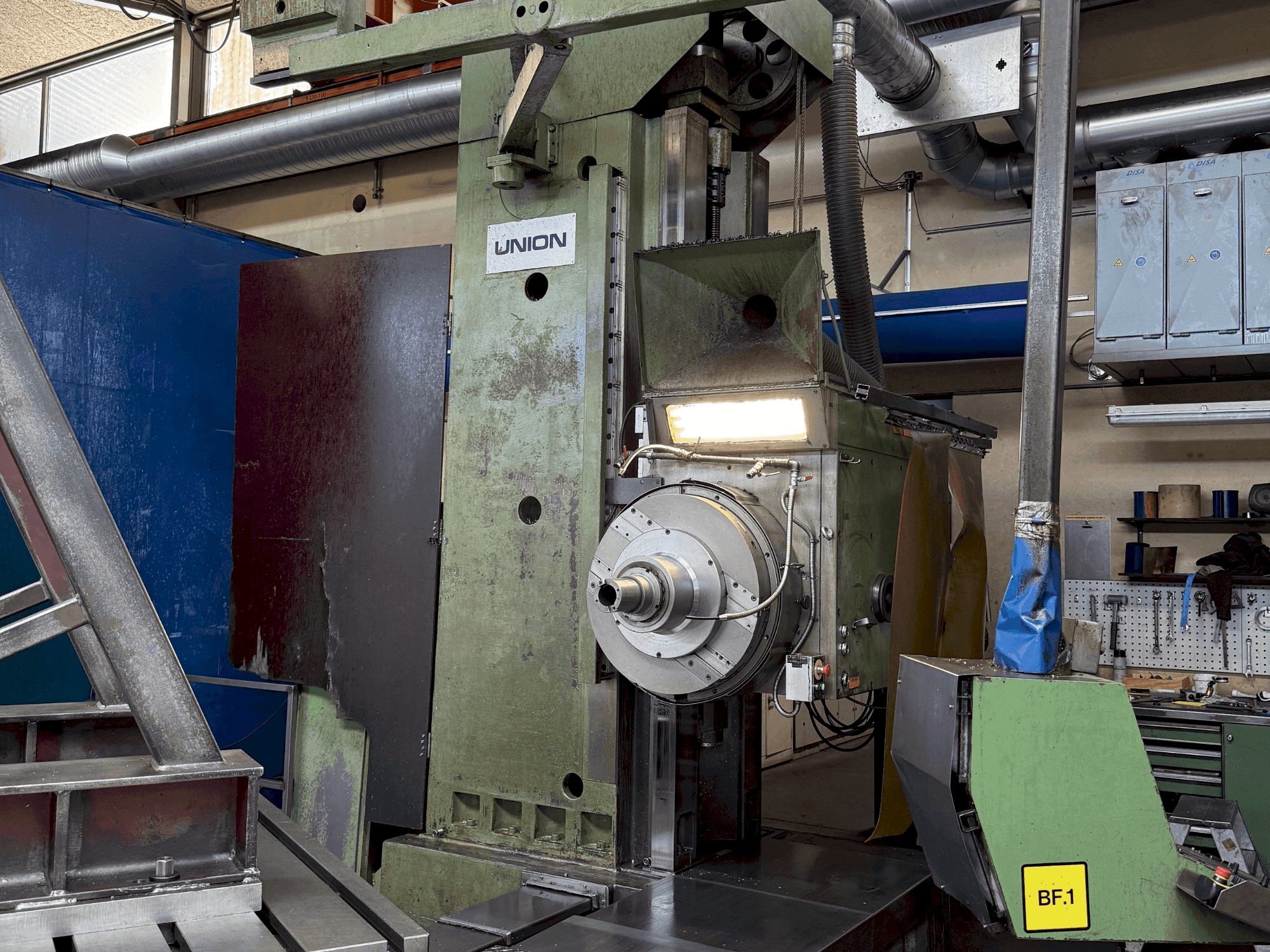 Вид станка UNION BTF 110 спереди