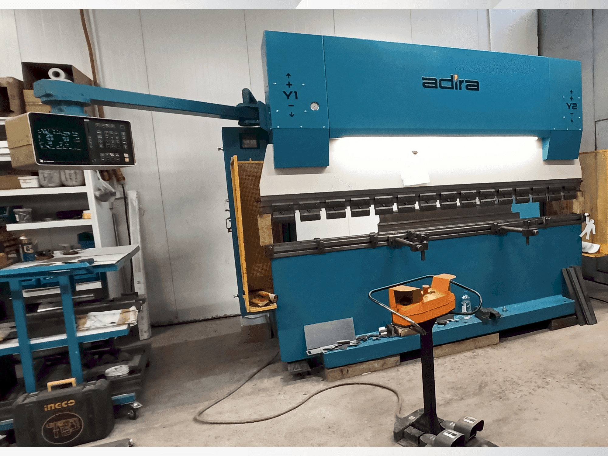 Вид станка ADIRA QIH-11030 DNC CR спереди