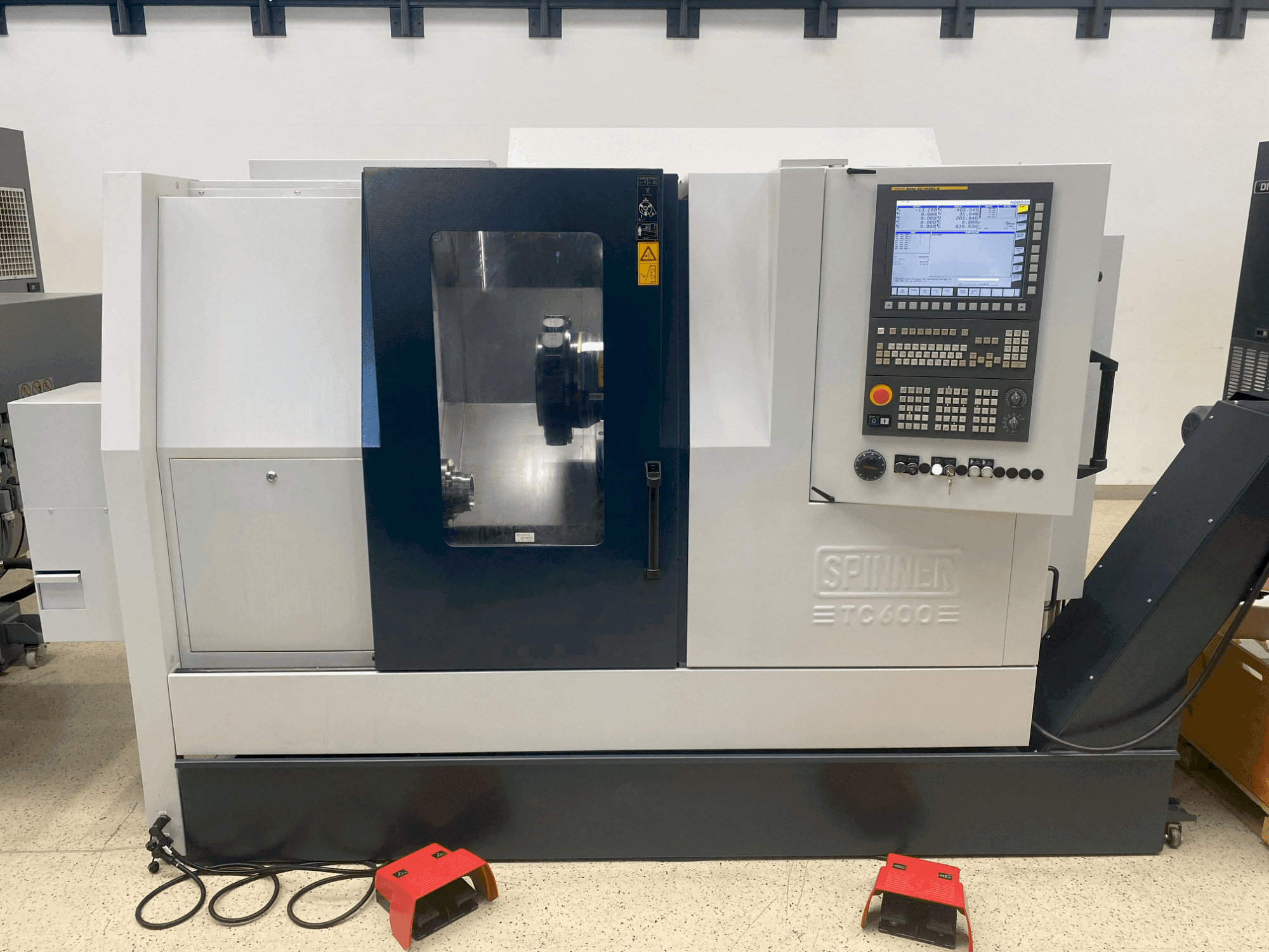 Вид станка SPINNER TC600-65-MCY спереди