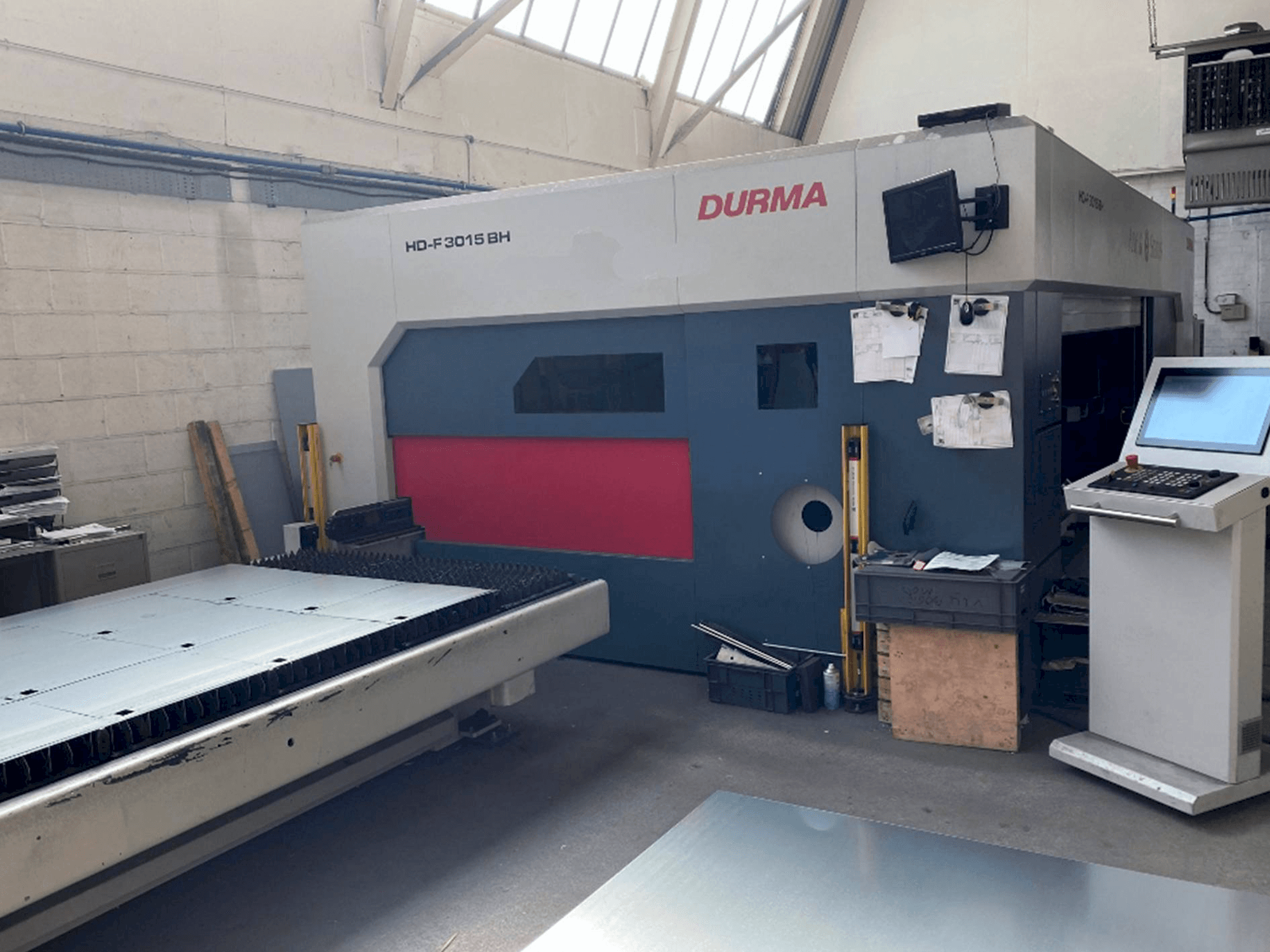 Вид станка Durma HD-F 3015 BH 4kW Fiber спереди