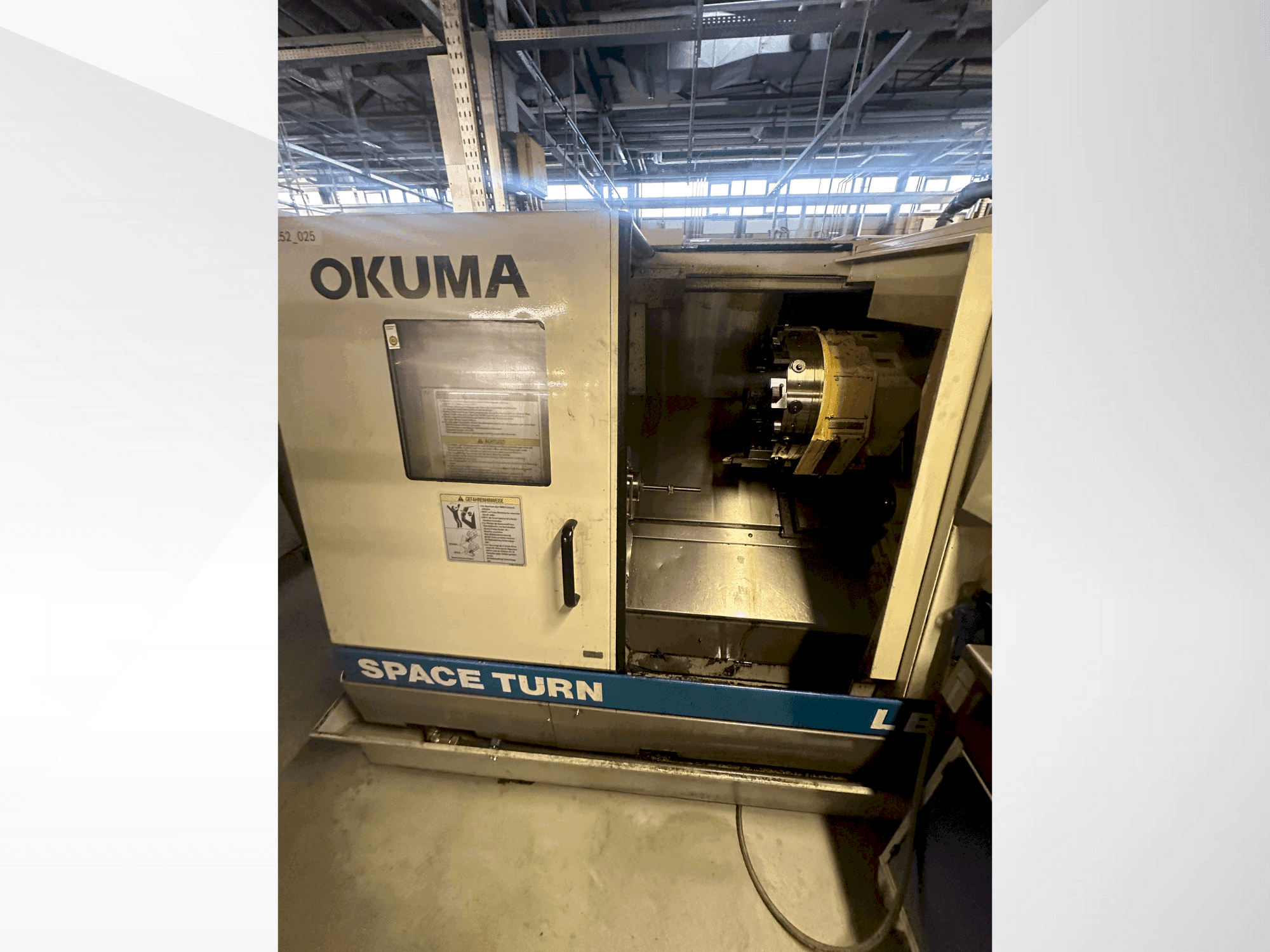 Вид станка Okuma LB 300 спереди