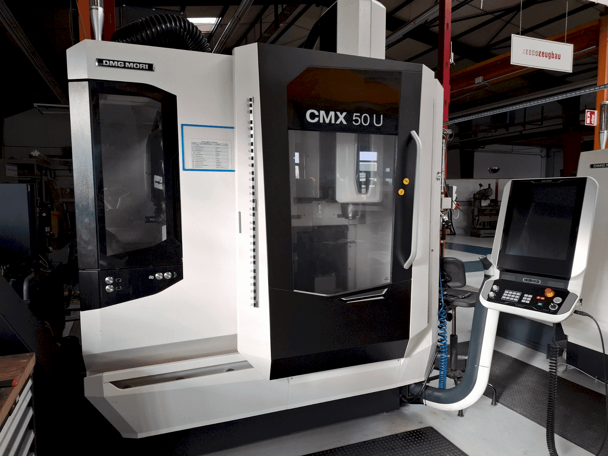 Вид станка DMG MORI CMX 50U спереди