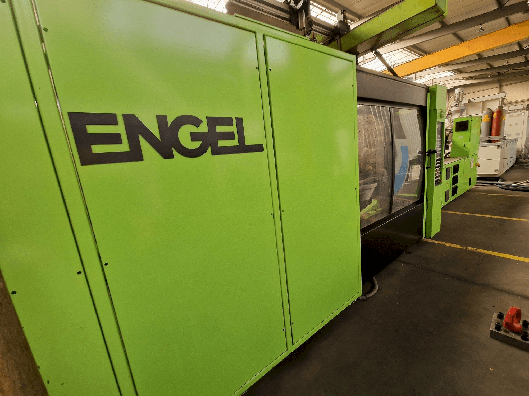 Вид станка с Engel ES4550/800 DUO правой стороны