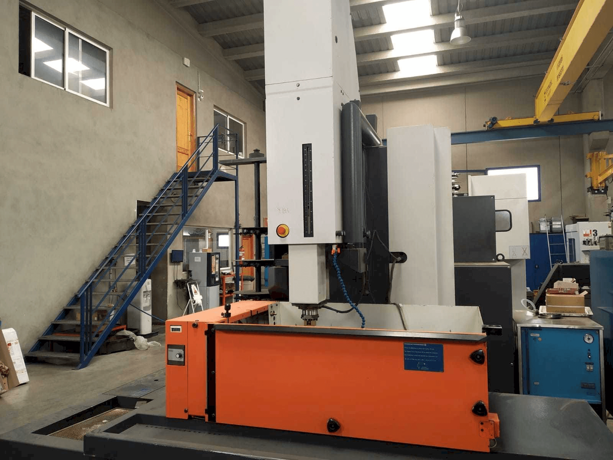 Вид станка CHARMILLES Roboform 4000 спереди