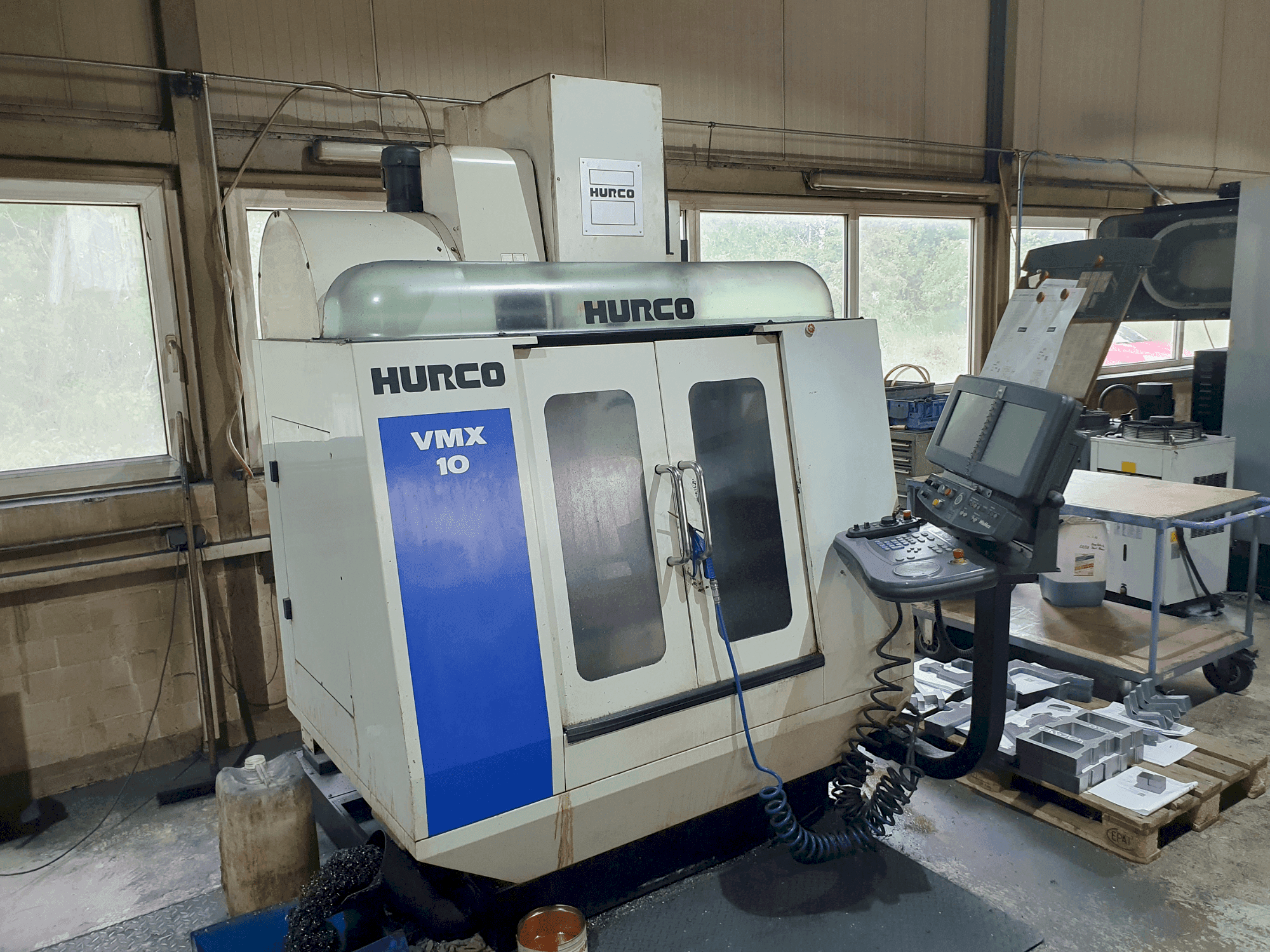 Вид станка Hurco VMX10 (2011) спереди