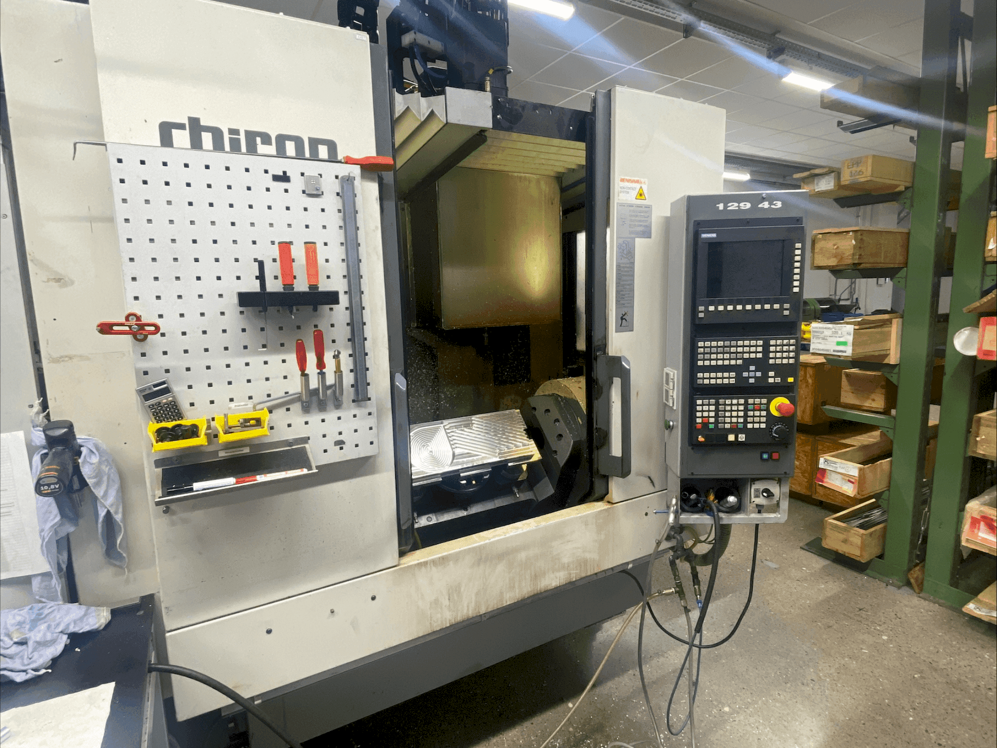 Вид станка CHIRON FZ 15K S спереди