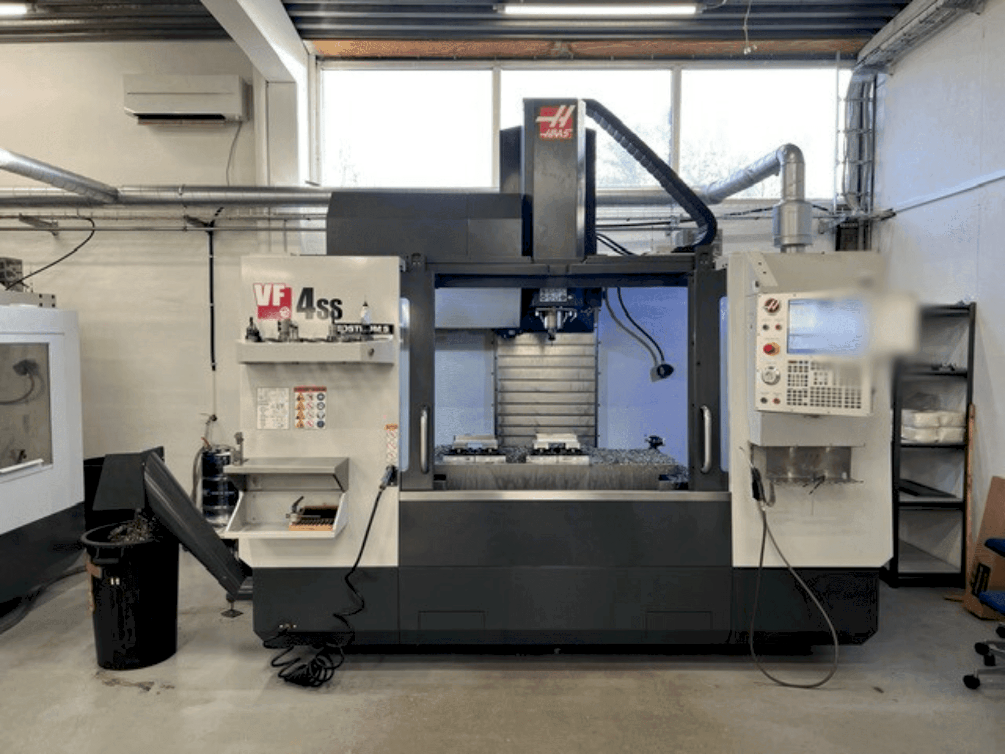 Вид станка HAAS VF-4SS спереди