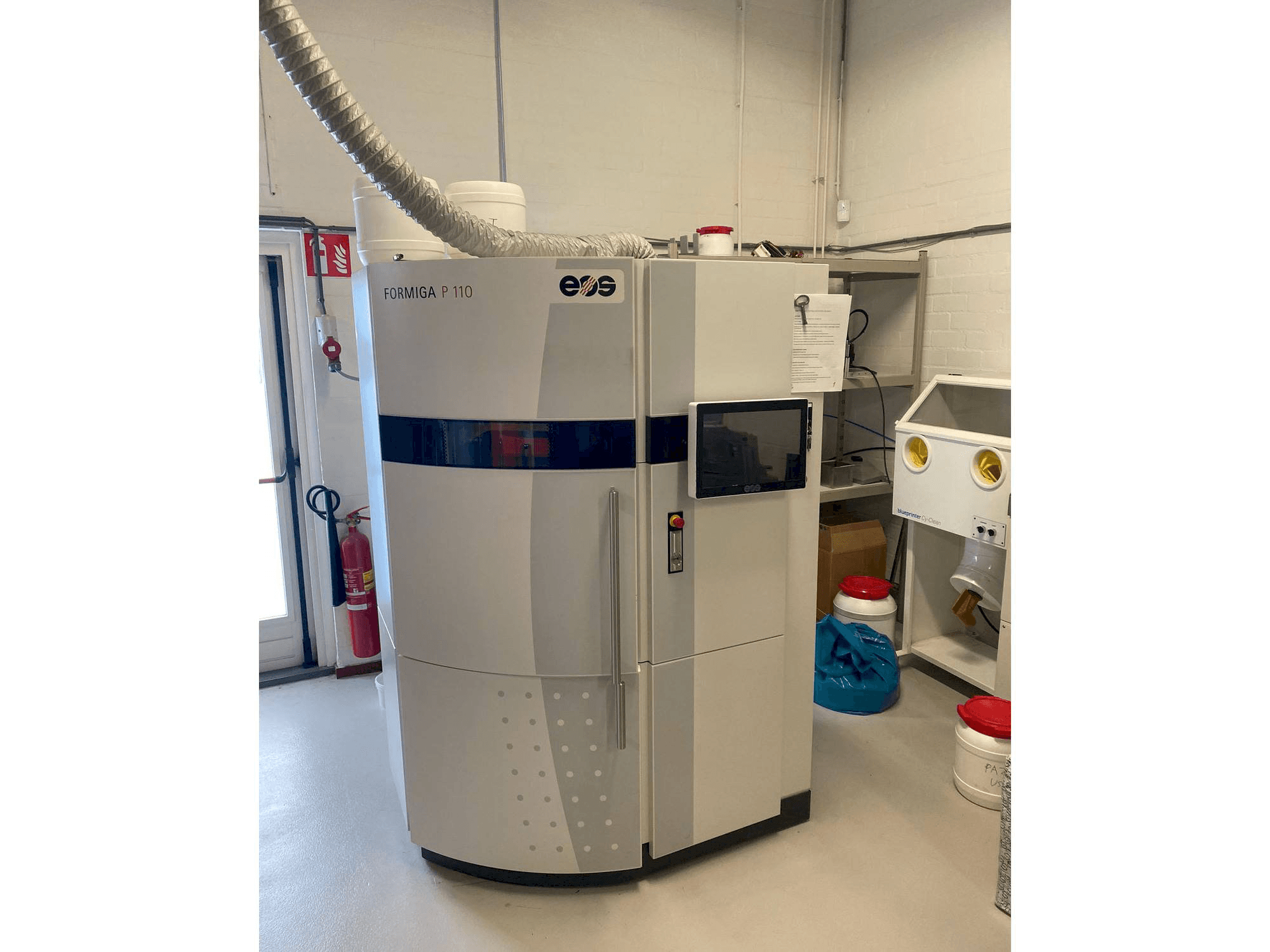 Вид станка EOS Formiga P 110 спереди