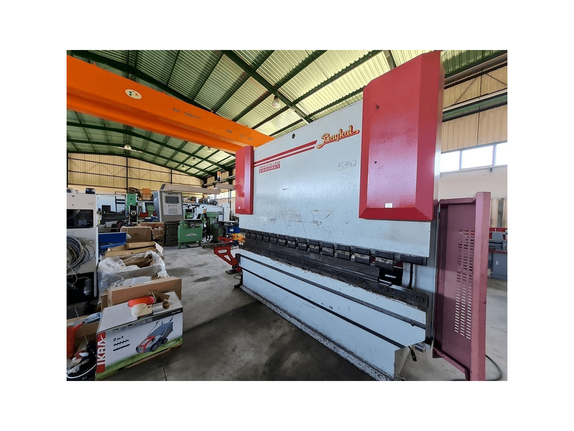 Вид станка Baykal APHS 3112 x 240 спереди