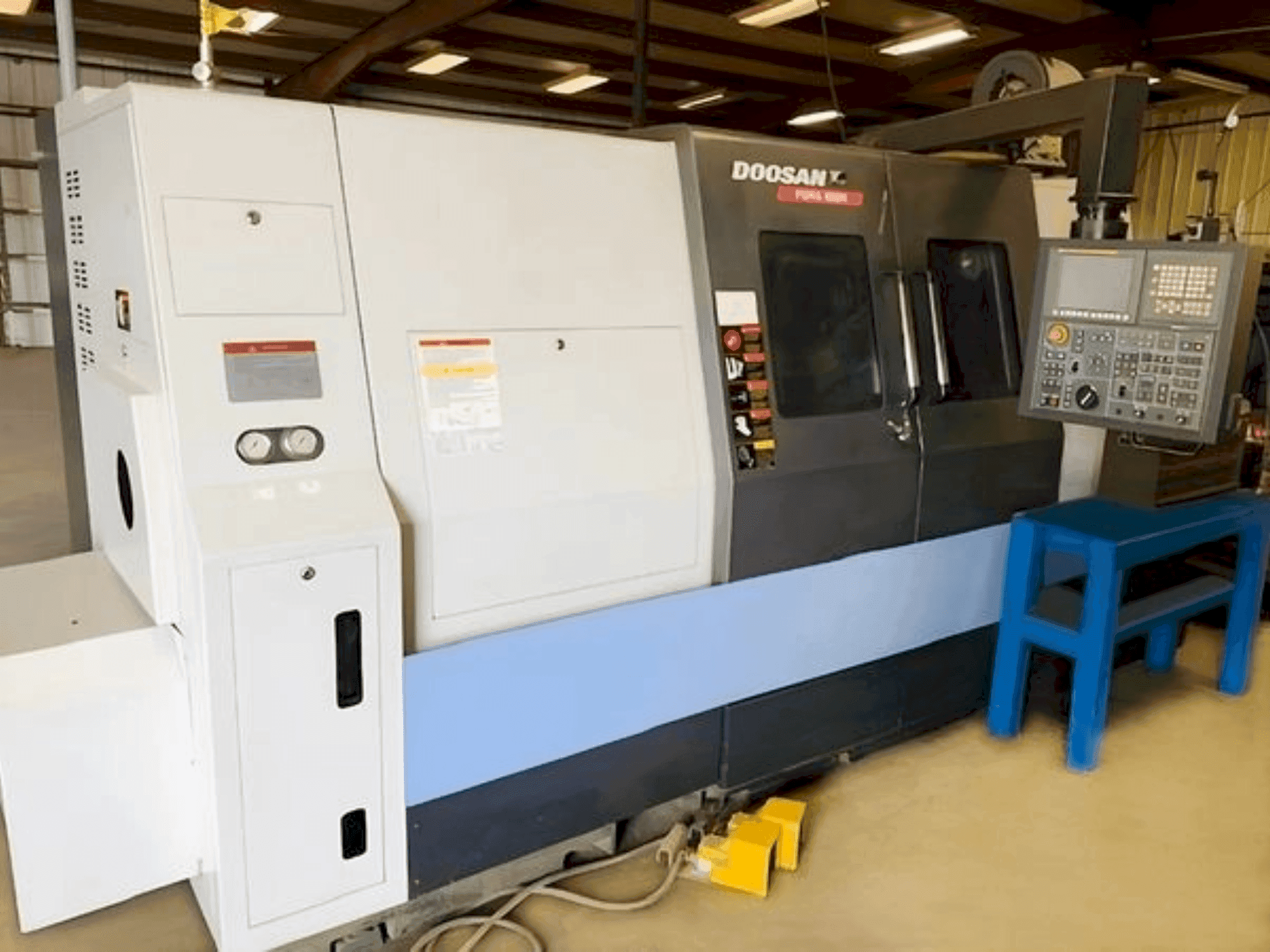 Вид станка DOOSAN PUMA 400MB спереди