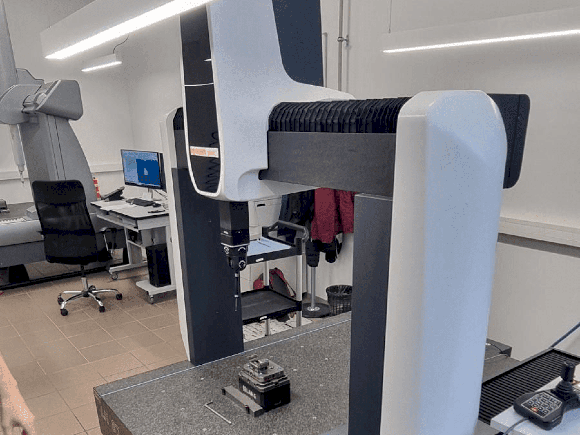 Вид станка Wenzel LH87 спереди