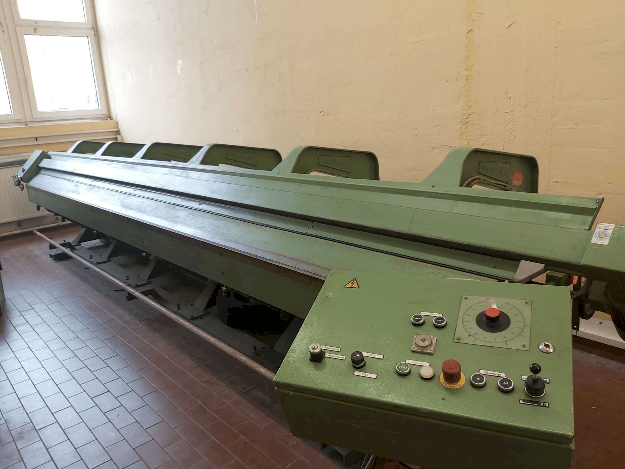 Вид станка Biegmeister BMTH 6.1,5 спереди