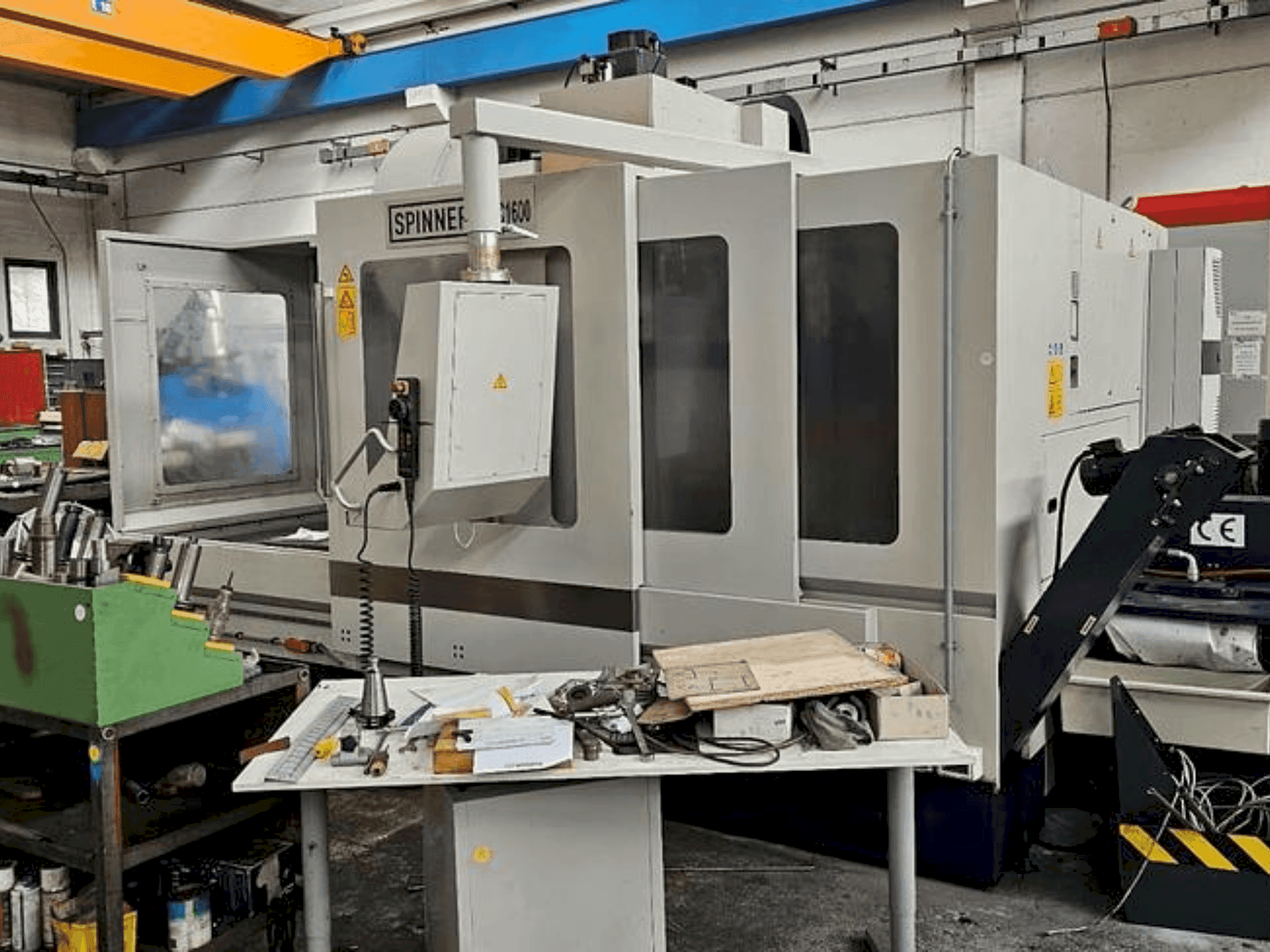 Вид станка SPINNER MVC 1600-N спереди