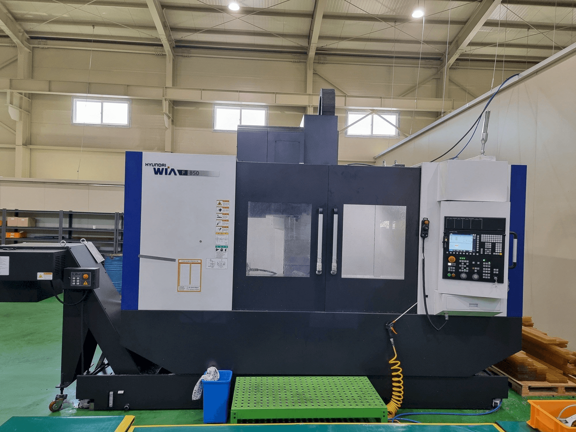 Вид станка Hyundai Wia F850 спереди