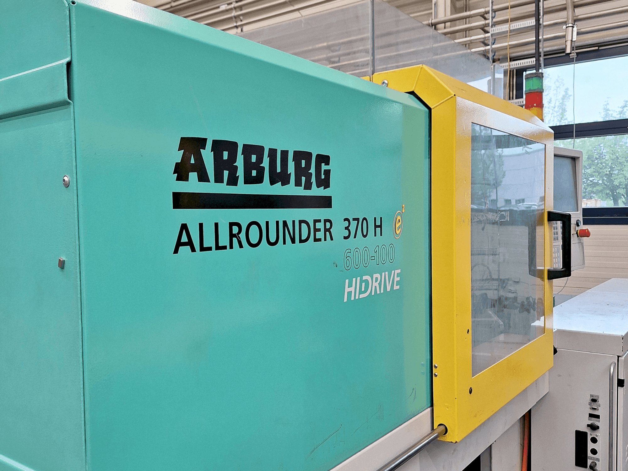 Вид станка Arburg 370 H 600-100 спереди