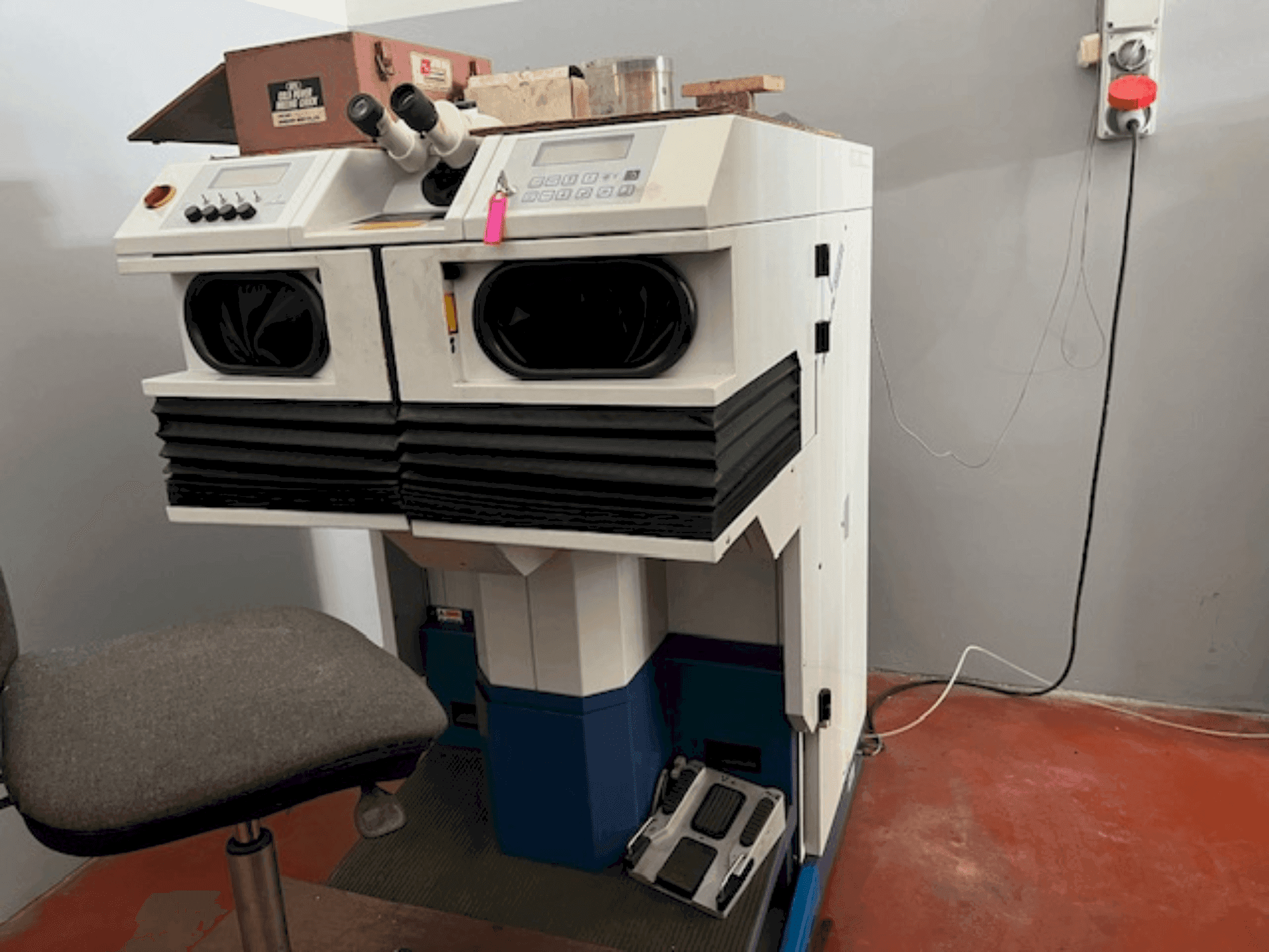 Вид станка ALPHA LASER ALW 150 спереди