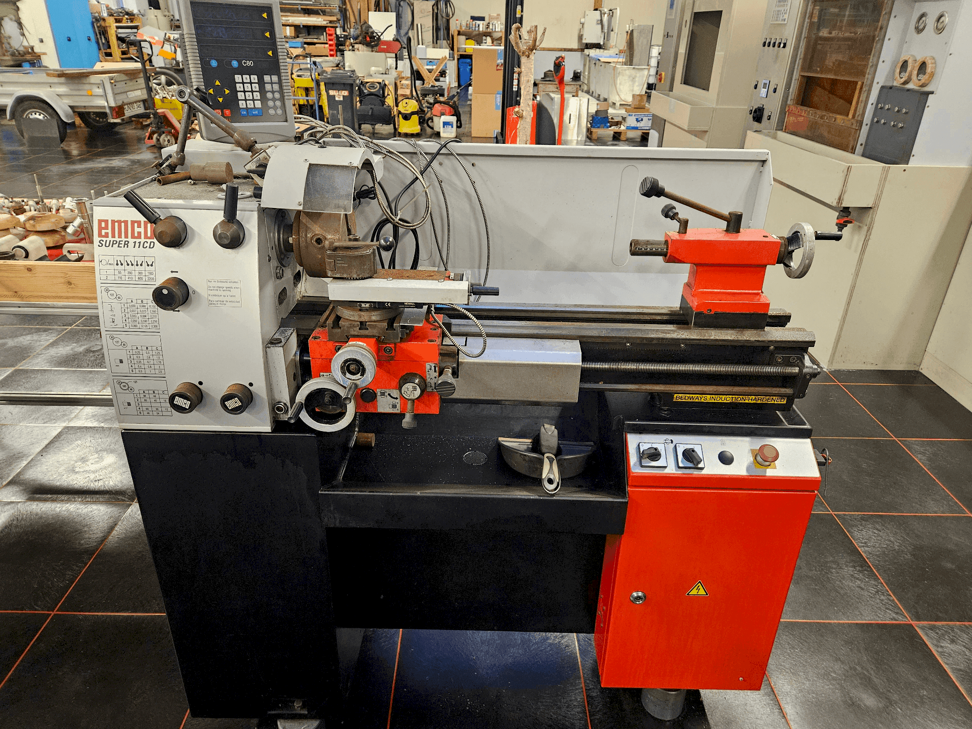 Вид станка EMCO SUPER11 CD спереди