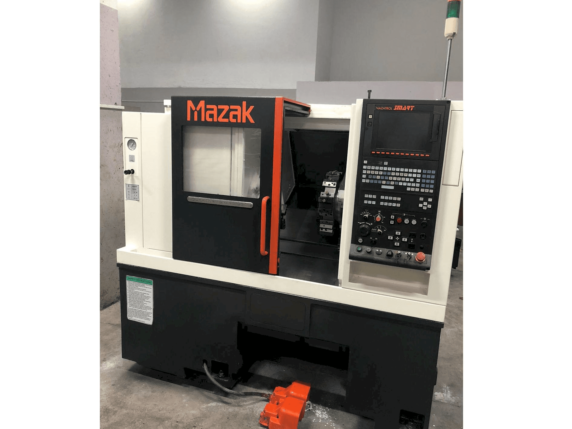 Вид станка Mazak Quick Turn Smart 100 S спереди