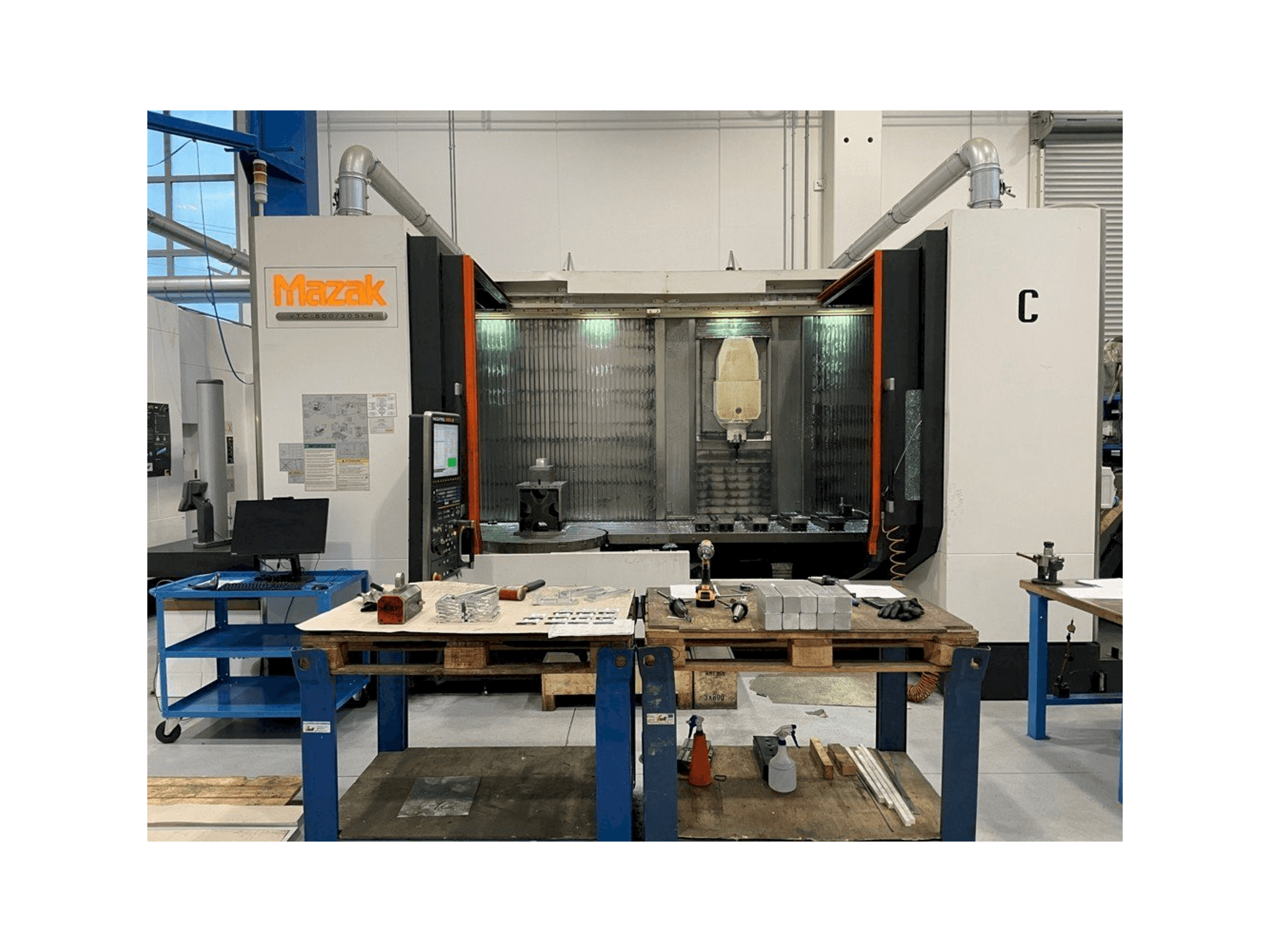 Вид станка Mazak VTC 800/30 SLR спереди