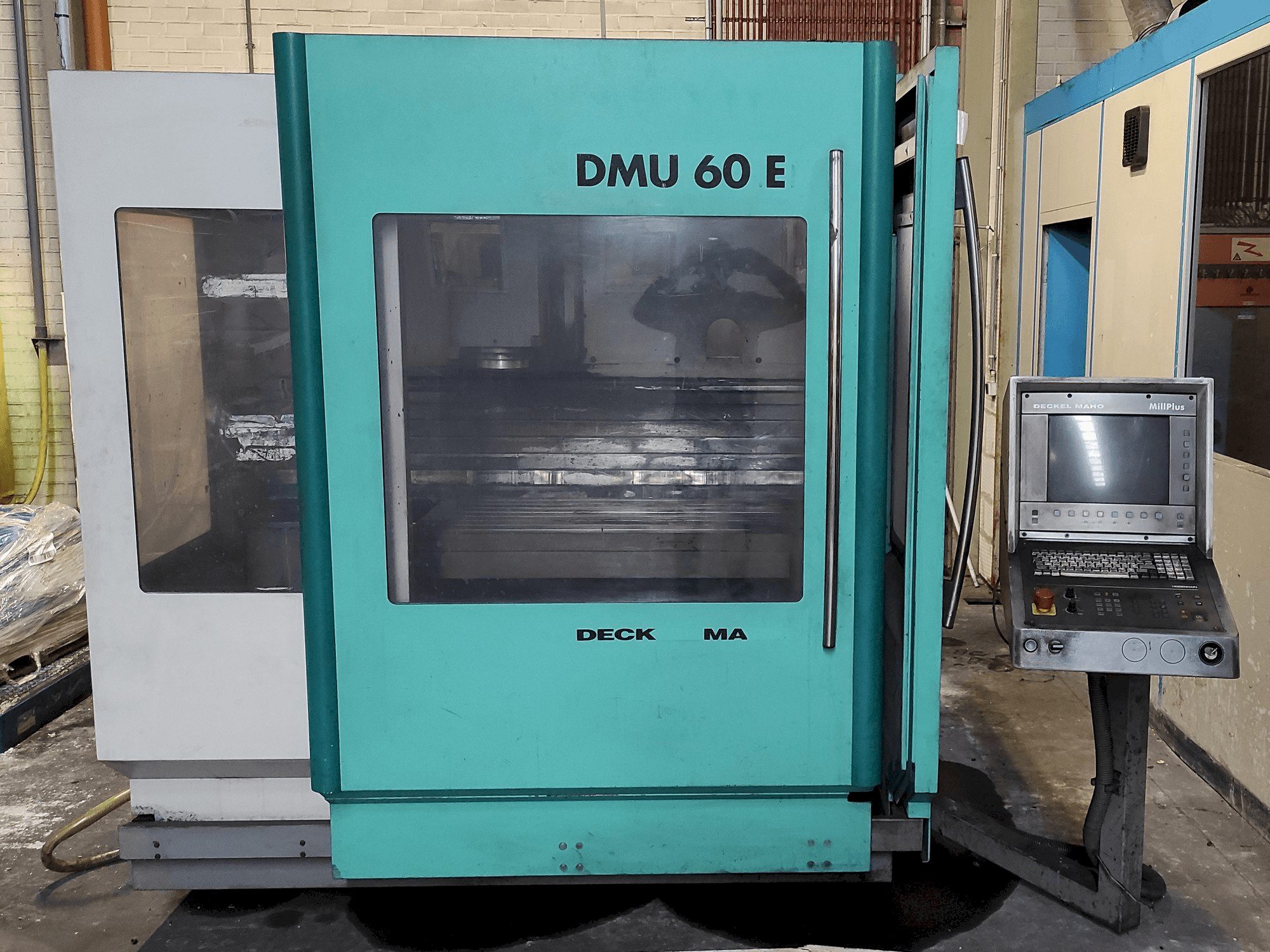 Вид станка DECKEL MAHO DMU 60 E спереди